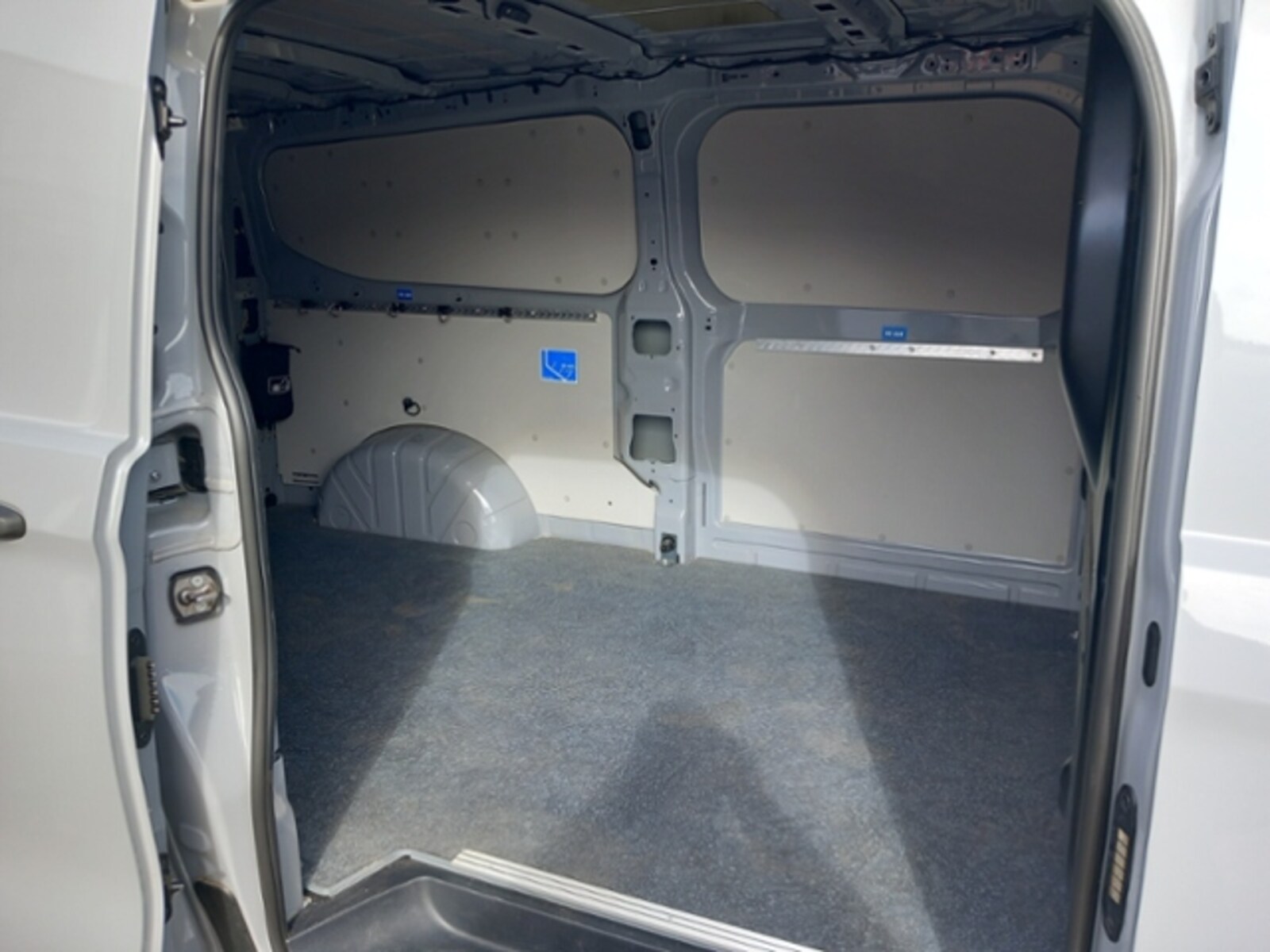 Volkswagen Transporter Kasten langer Radstand – Bild 6
