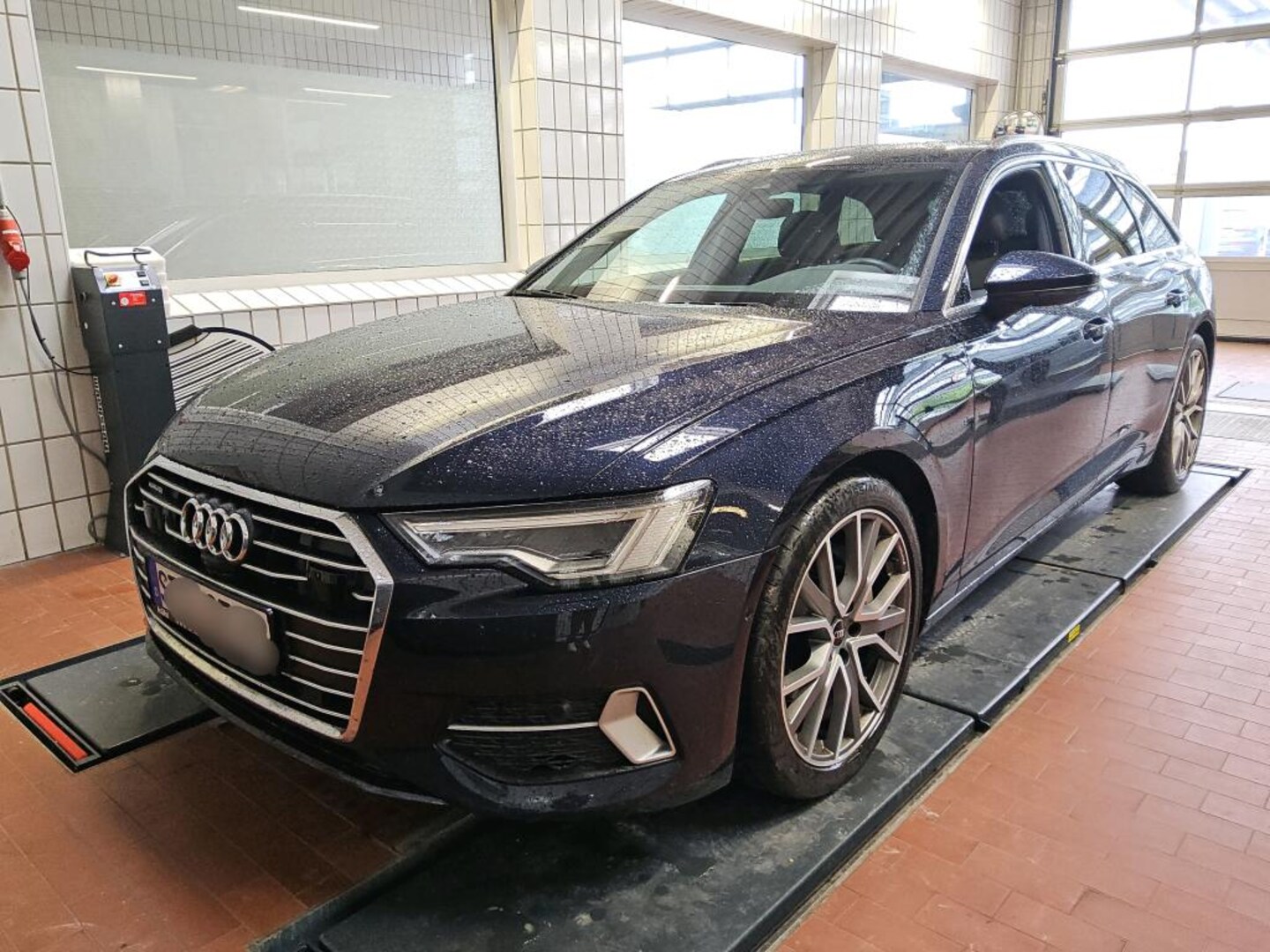 Bild über Audi A6 Avant sport 45 TFSI quattro S tronic - für weitere Informationen kontaktieren Sie den Audi Partner
