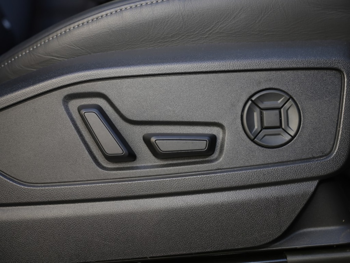 Bild über Audi Q5 SUV TDI quattro 150 kW S tronic - für weitere Informationen kontaktieren Sie den Audi Partner