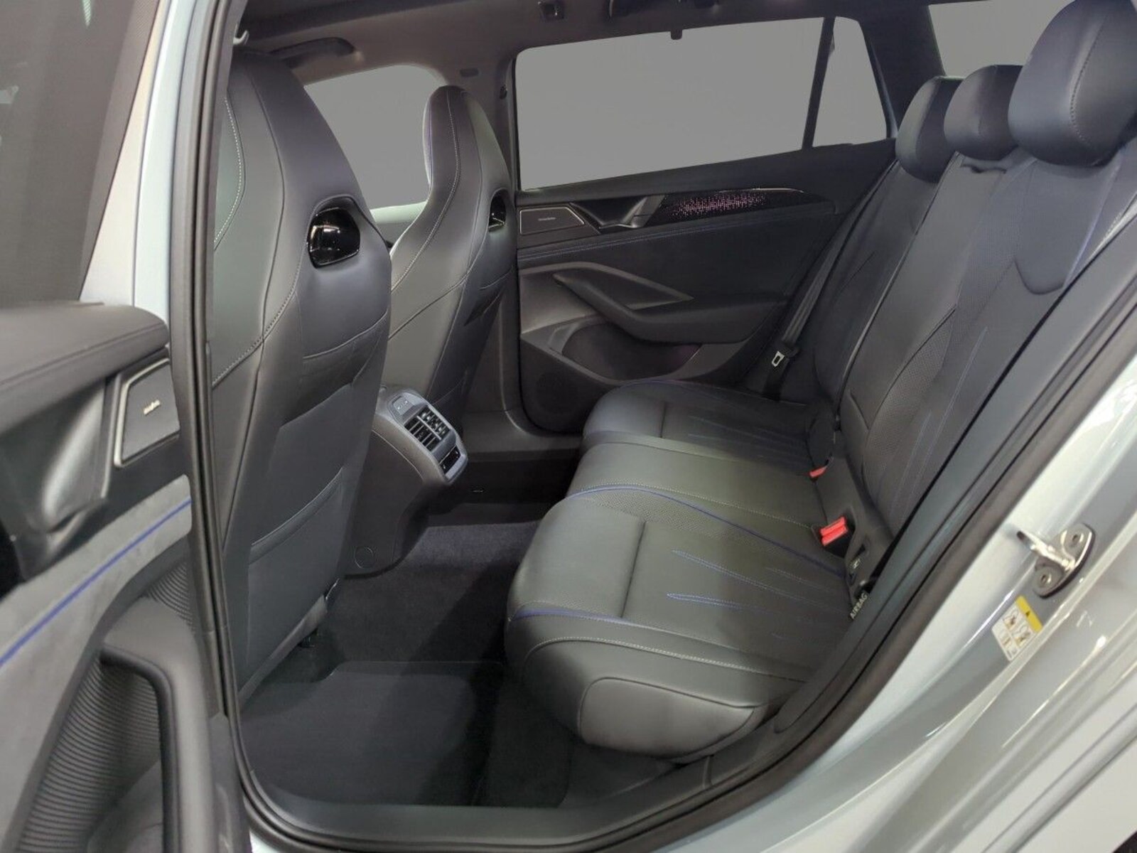 Volkswagen Passat – Bild 10