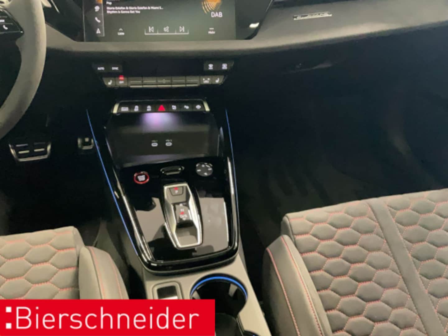 Bild über Audi RS 3 Sportback TFSI quattro S tronic - für weitere Informationen kontaktieren Sie den Audi Partner