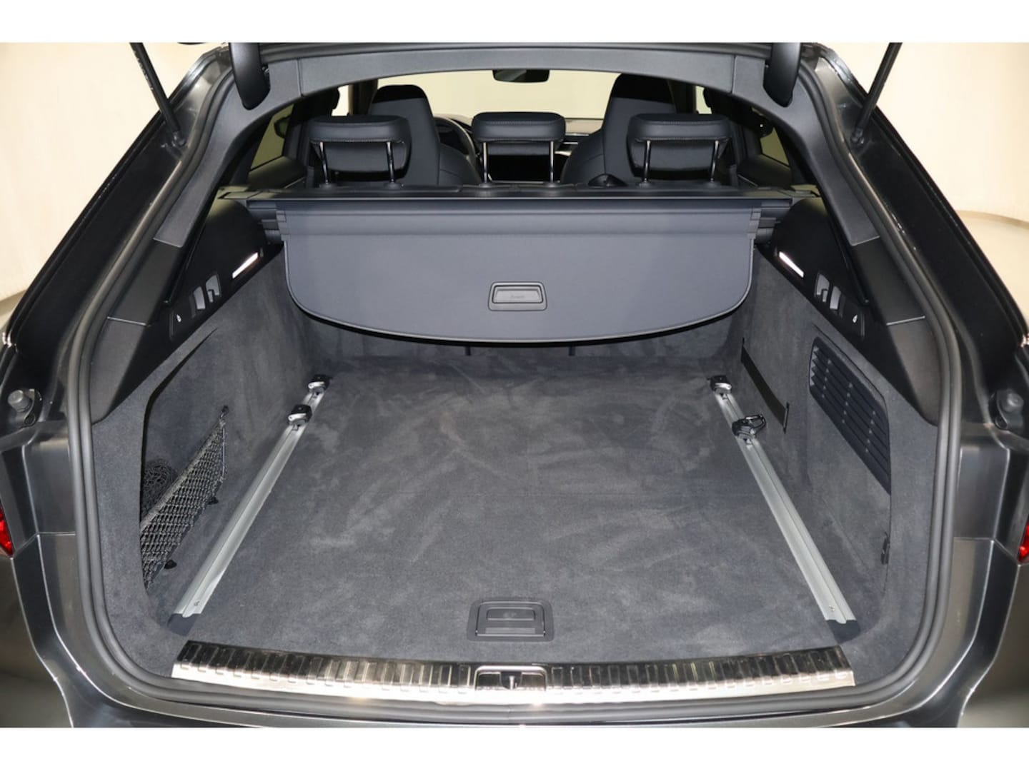 Bild über Audi S6 Avant TDI quattro tiptronic - für weitere Informationen kontaktieren Sie den Audi Partner