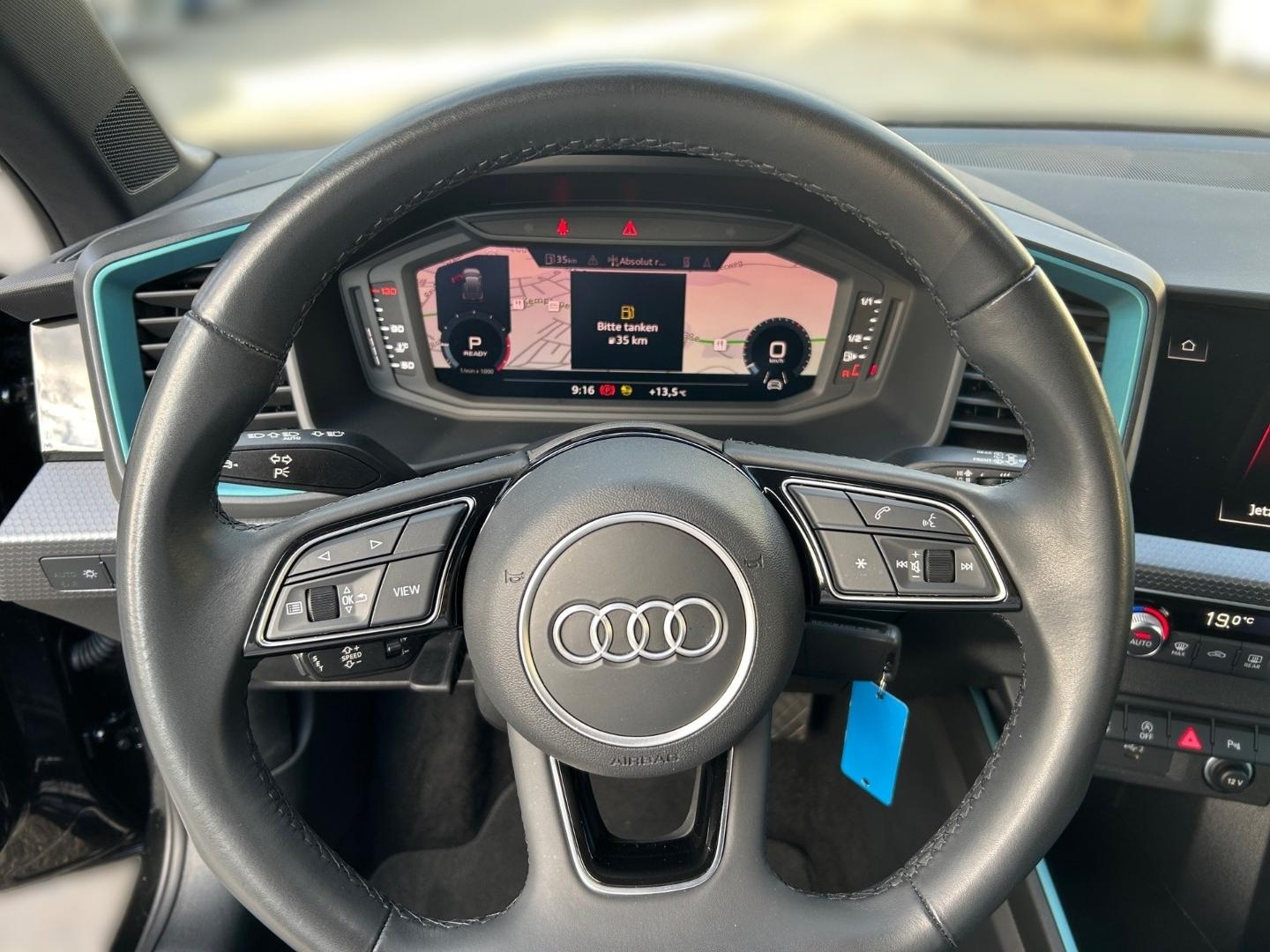 Bild über Audi A1 Sportback S line 30 TFSI S tronic - für weitere Informationen kontaktieren Sie den Audi Partner