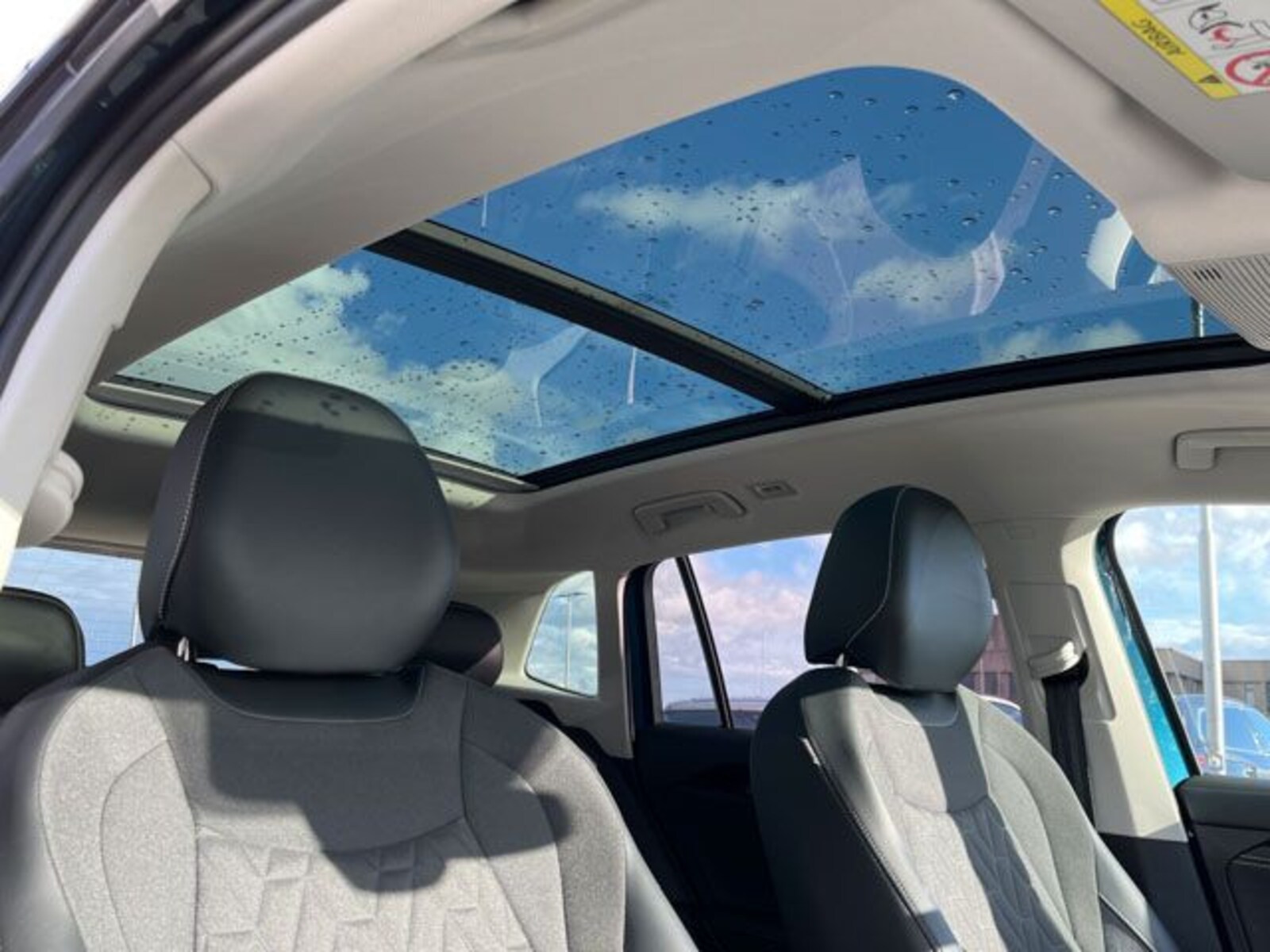 Volkswagen Tiguan – Bild 12