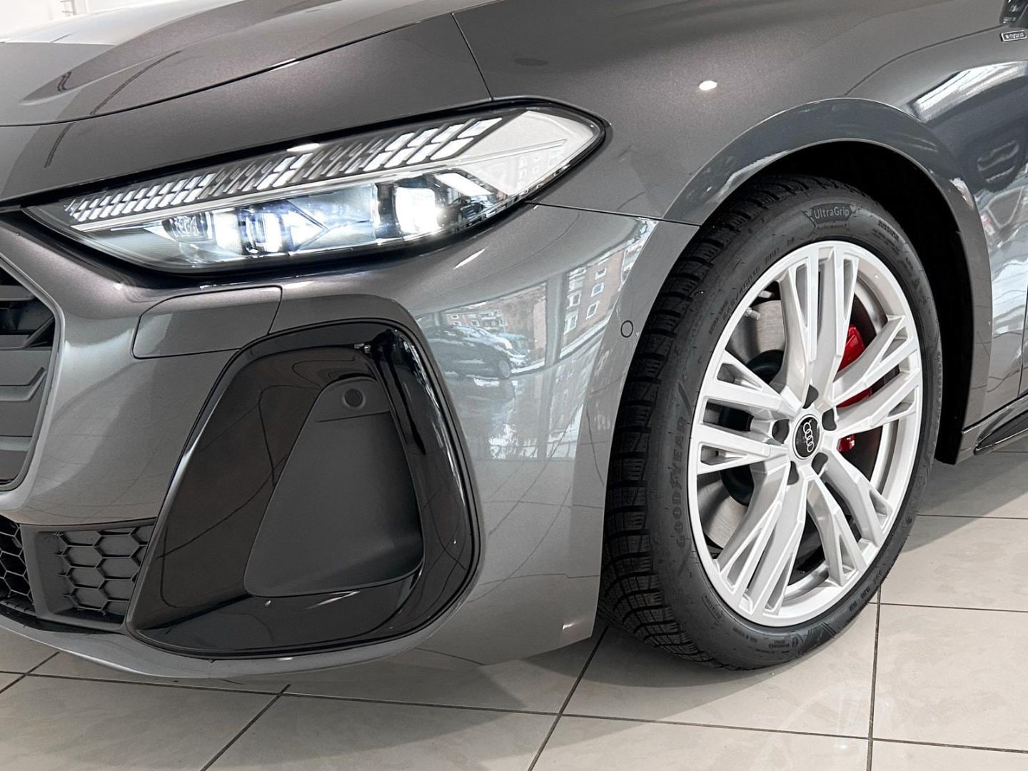 Bild über Audi A5 Avant e-hybrid e-hybrid quattro 270 kW S tronic - für weitere Informationen kontaktieren Sie den Audi Partner
