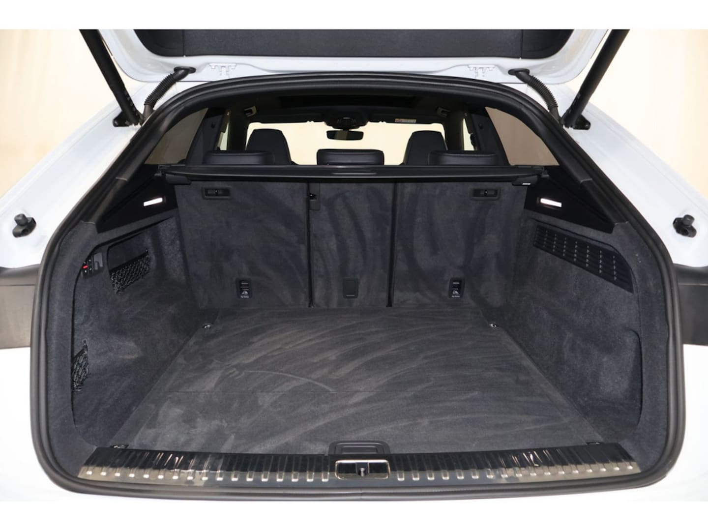 Bild über Audi Q8 SUV 50 TDI quattro tiptronic - für weitere Informationen kontaktieren Sie den Audi Partner