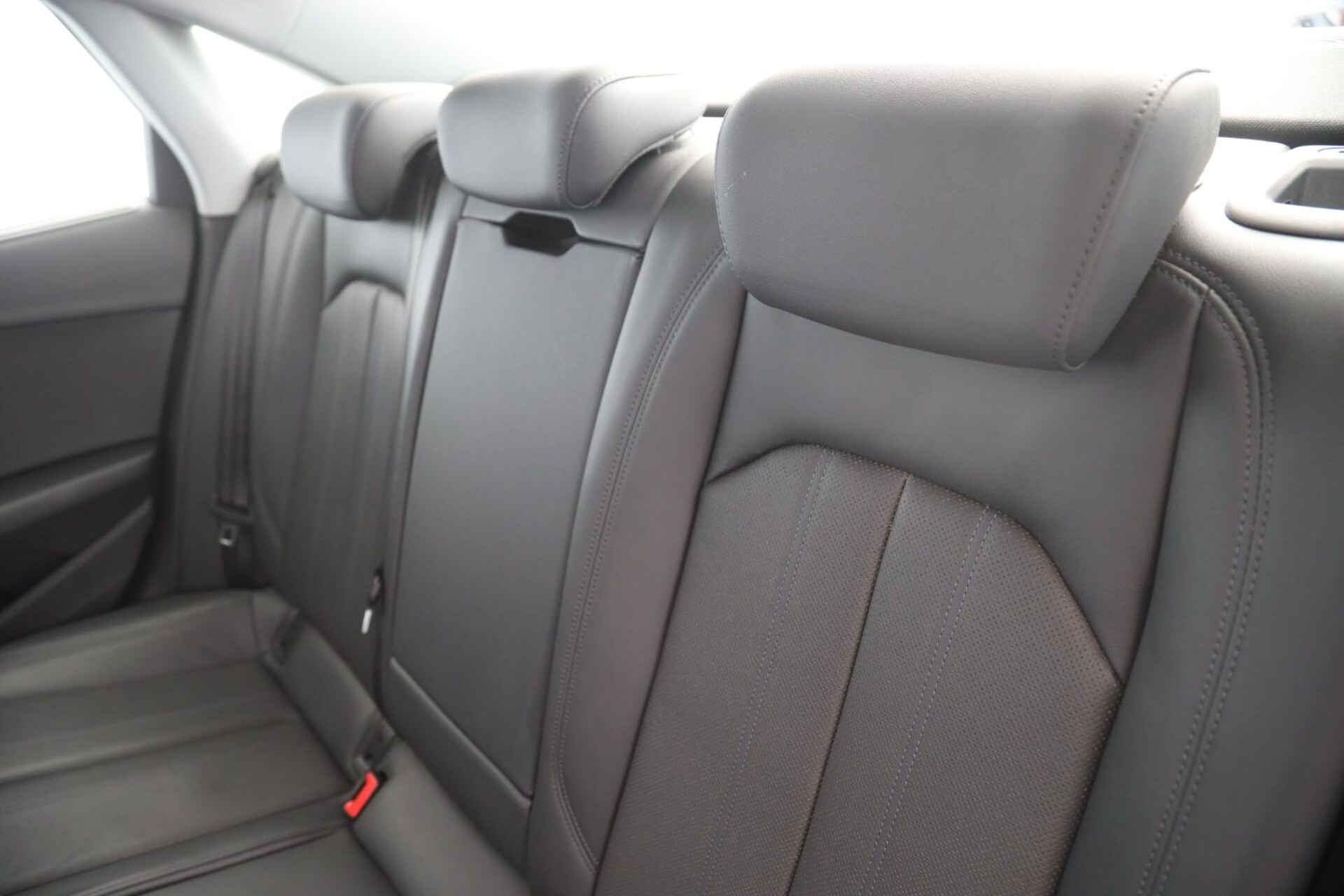 Audi A4 Limousine S line