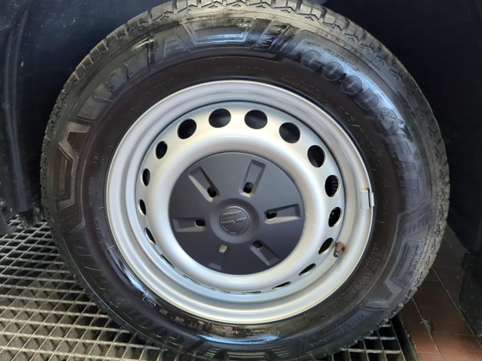 Volkswagen Transporter Kasten langer Radstand – Bild 13