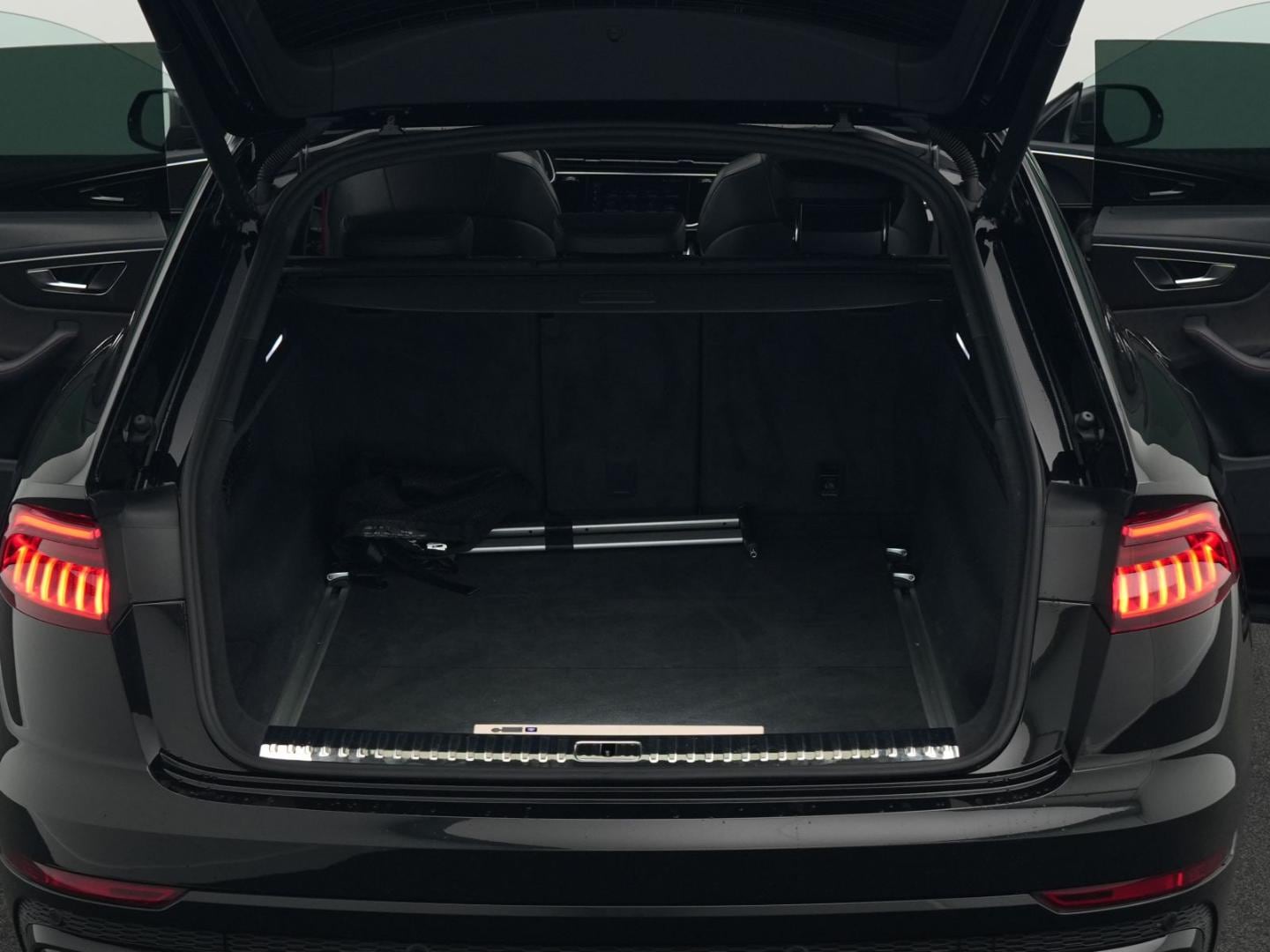 Bild über Audi SQ8 competition plus TFSI quattro tiptronic - für weitere Informationen kontaktieren Sie den Audi Partner