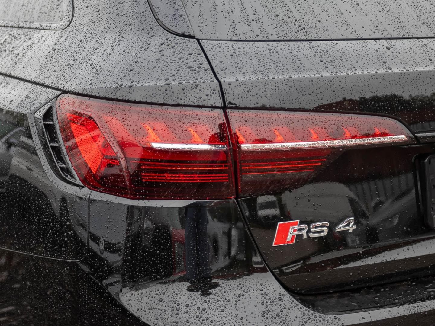 Bild über Audi RS 4 Avant TFSI quattro tiptronic - für weitere Informationen kontaktieren Sie den Audi Partner