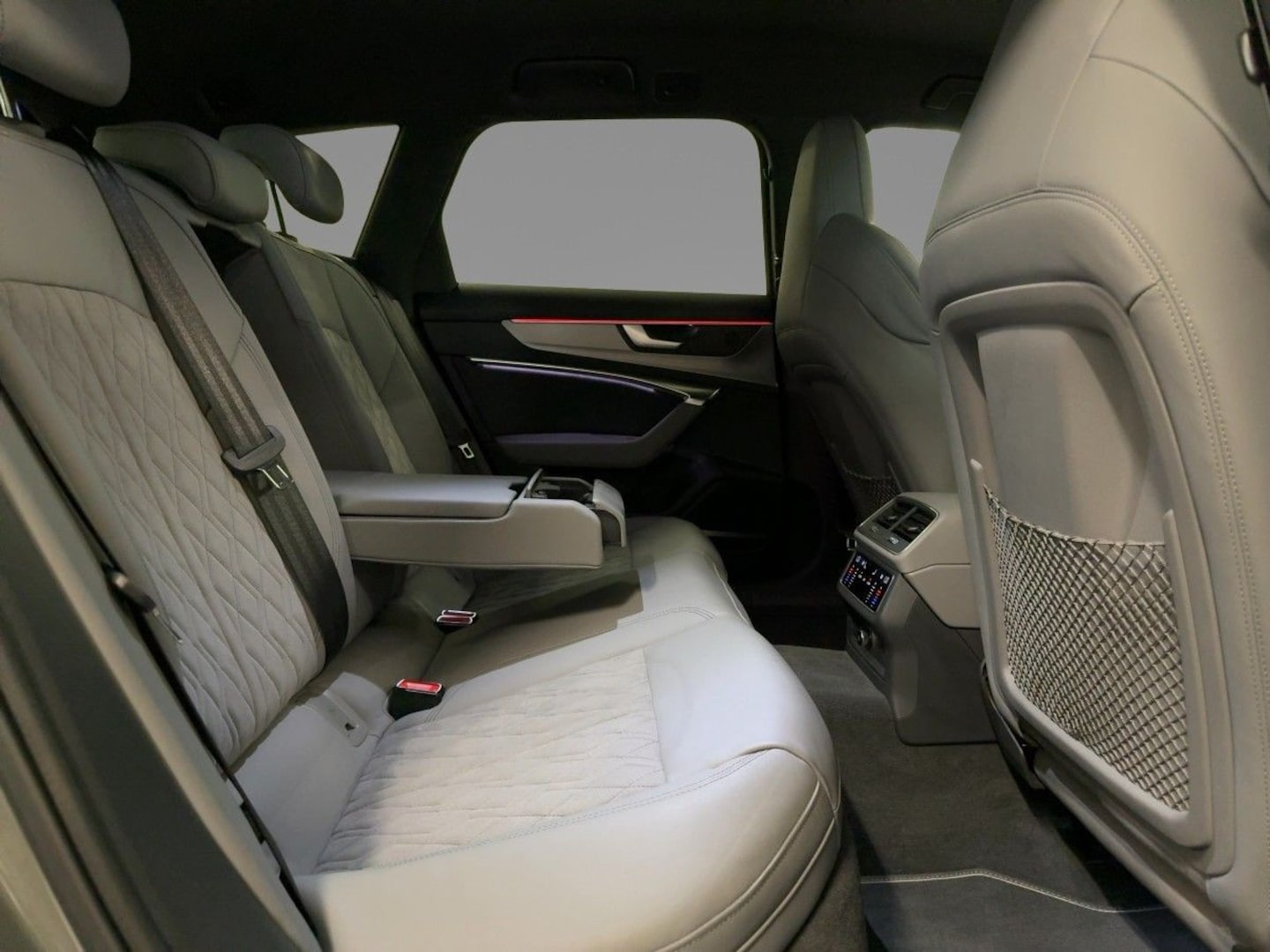 Bild über Audi S6 Avant S6 Avant TDI 253(344) kW(PS) tiptronic - für weitere Informationen kontaktieren Sie den Audi Partner