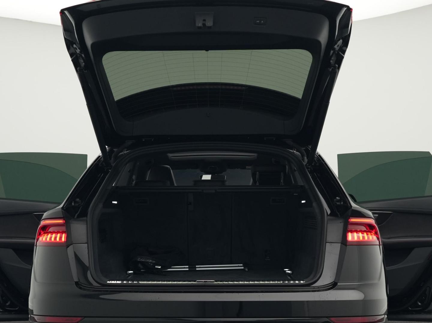 Bild über Audi SQ8 competition plus TFSI quattro tiptronic - für weitere Informationen kontaktieren Sie den Audi Partner