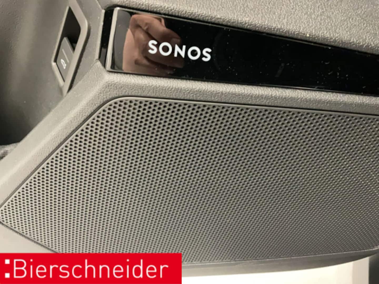 Bild über Audi RS 3 Sportback TFSI quattro S tronic - für weitere Informationen kontaktieren Sie den Audi Partner
