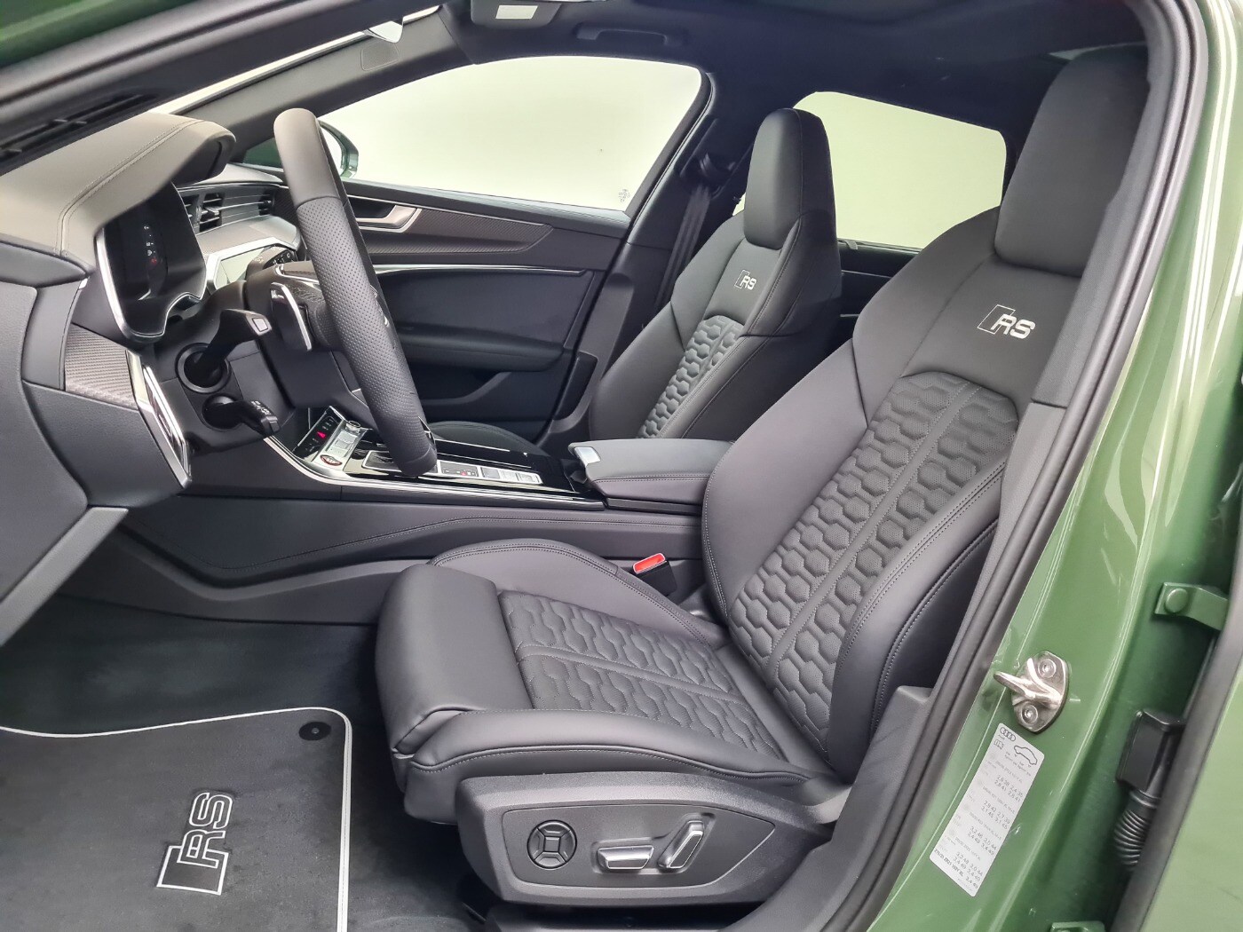 Image about Audi RS 6 Avant performance quattro tiptronic