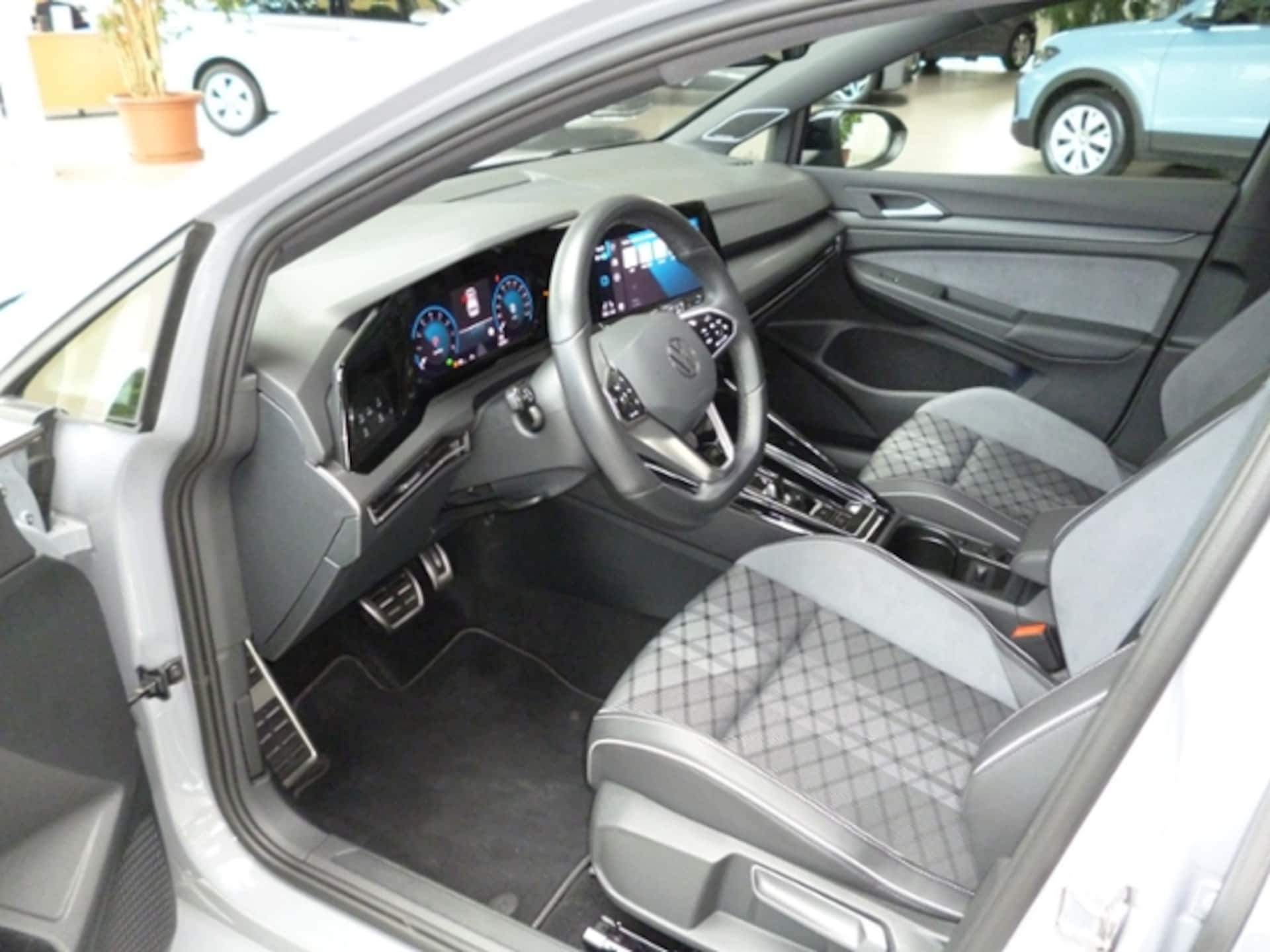 Volkswagen Golf R-Line