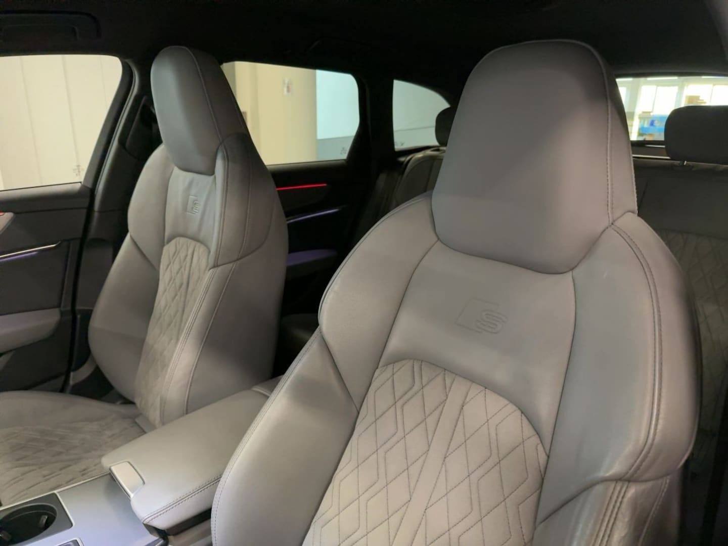 Bild über Audi S6 Avant S6 Avant TDI 253(344) kW(PS) tiptronic - für weitere Informationen kontaktieren Sie den Audi Partner