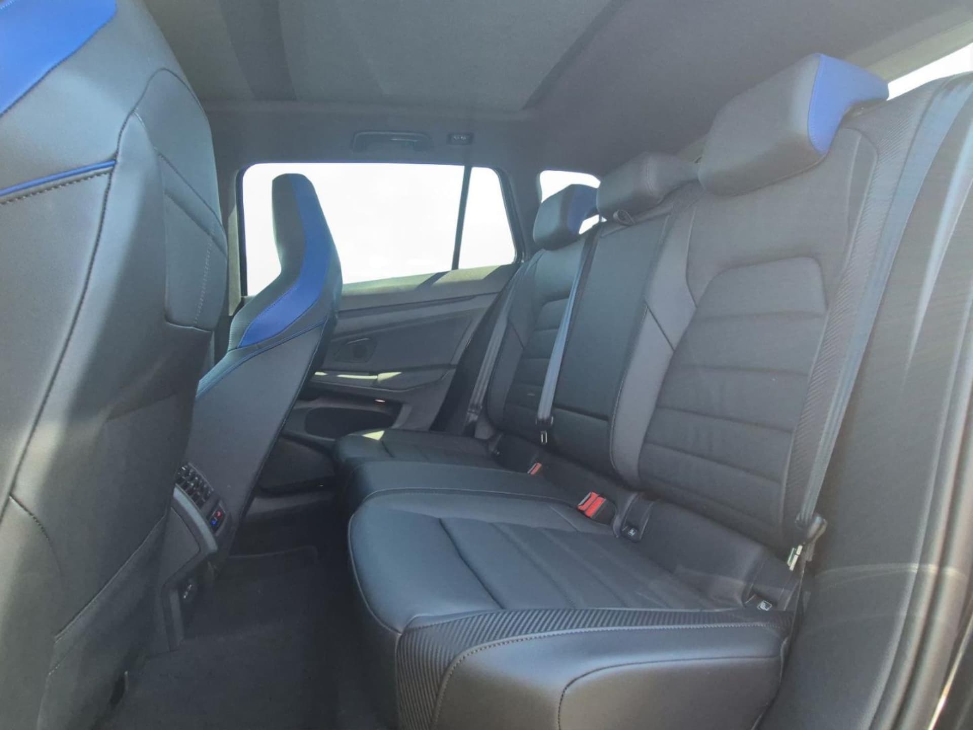 Volkswagen Golf Variant R