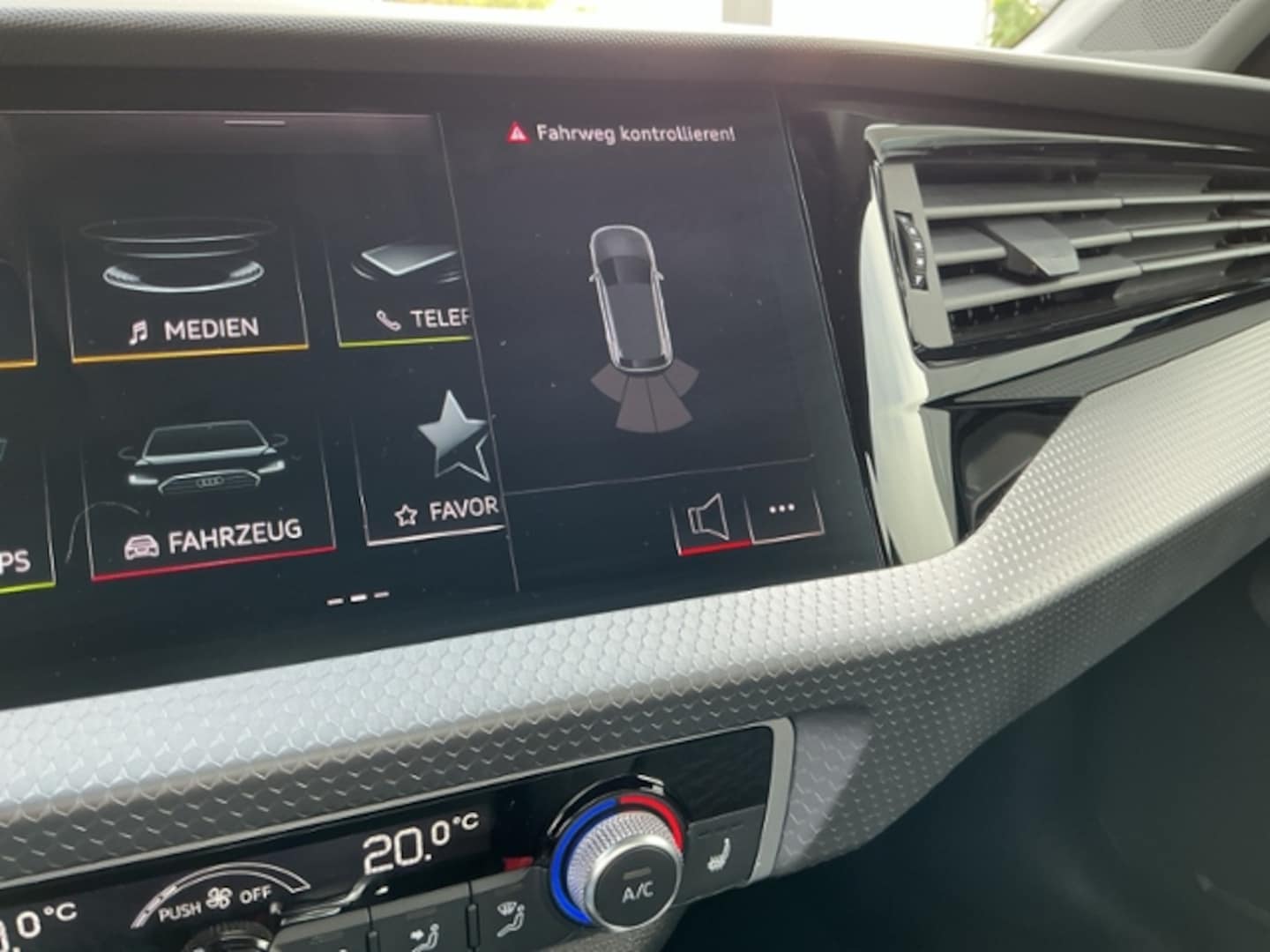 Bild über Audi A1 Sportback advanced 30 TFSI S tronic - für weitere Informationen kontaktieren Sie den Audi Partner
