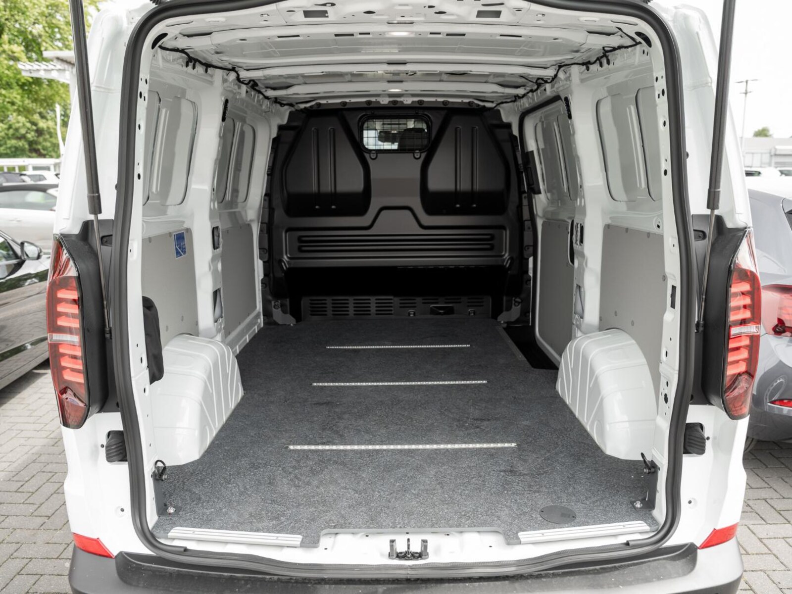 Volkswagen Transporter Kasten kurzer Radstand – Bild 25