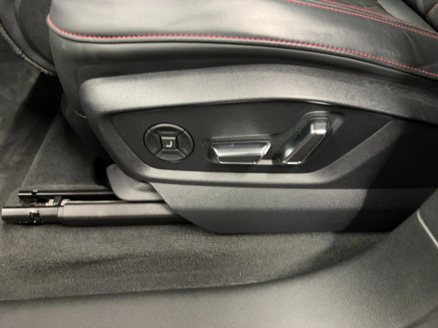 Bild über Audi SQ7 competition plus TFSI quattro tiptronic - für weitere Informationen kontaktieren Sie den Audi Partner
