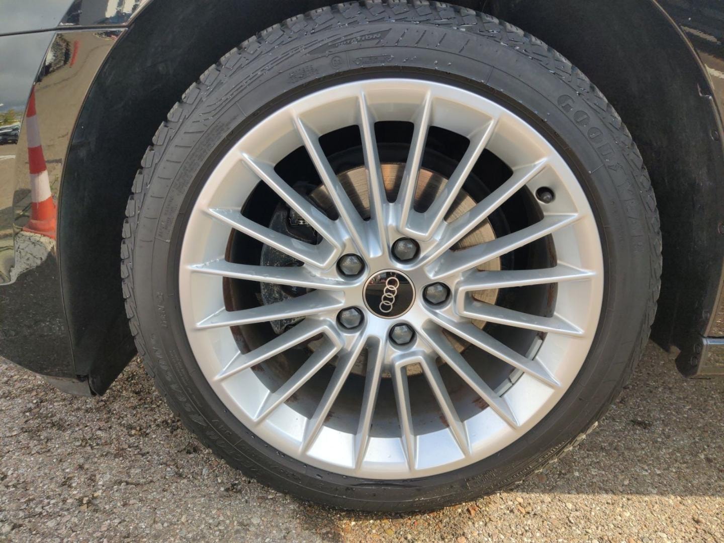 Bild über Audi A3 Sportback advanced 30 TFSI Schaltgetriebe - für weitere Informationen kontaktieren Sie den Audi Partner