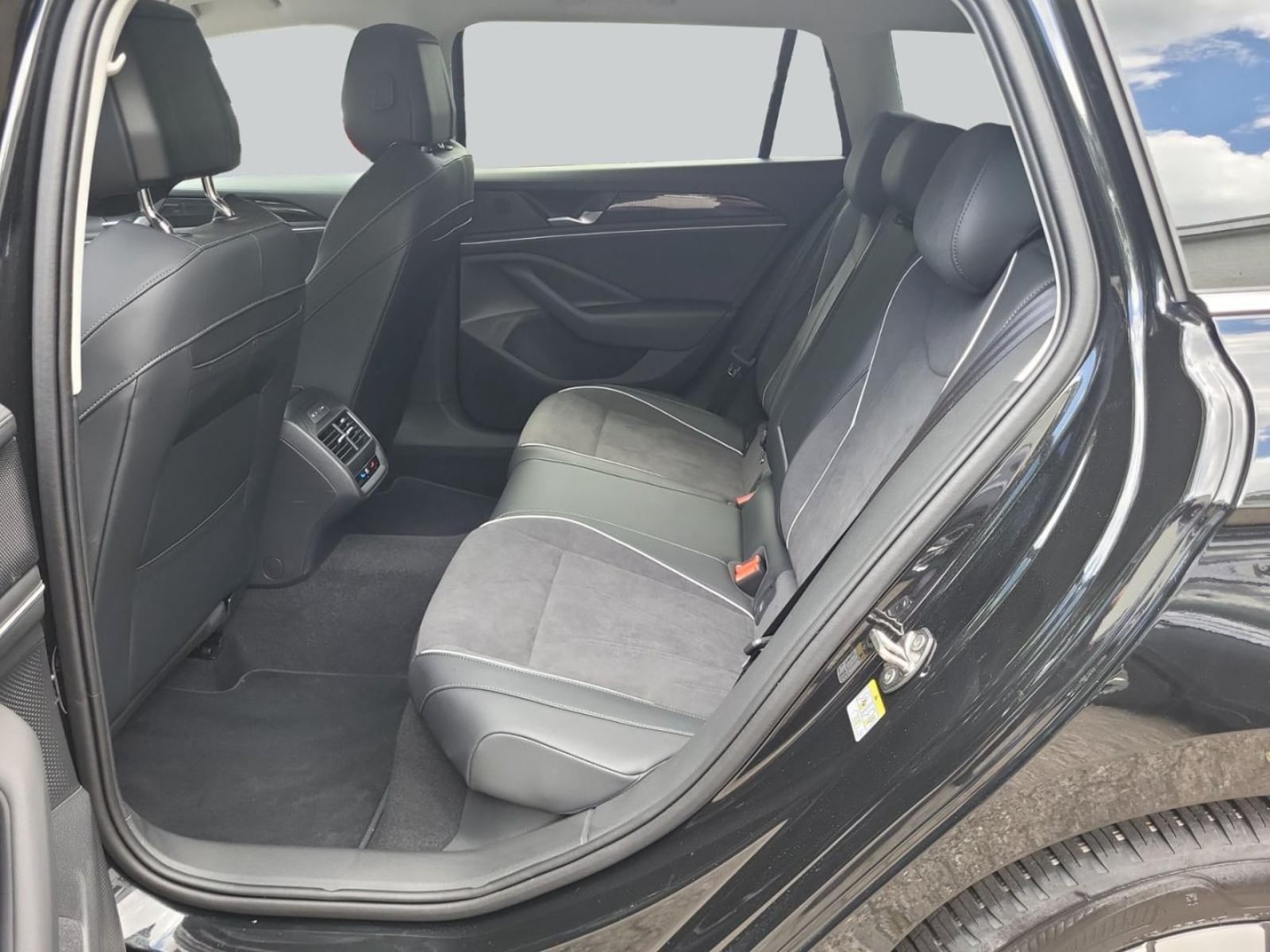 Volkswagen Passat – Bild 13