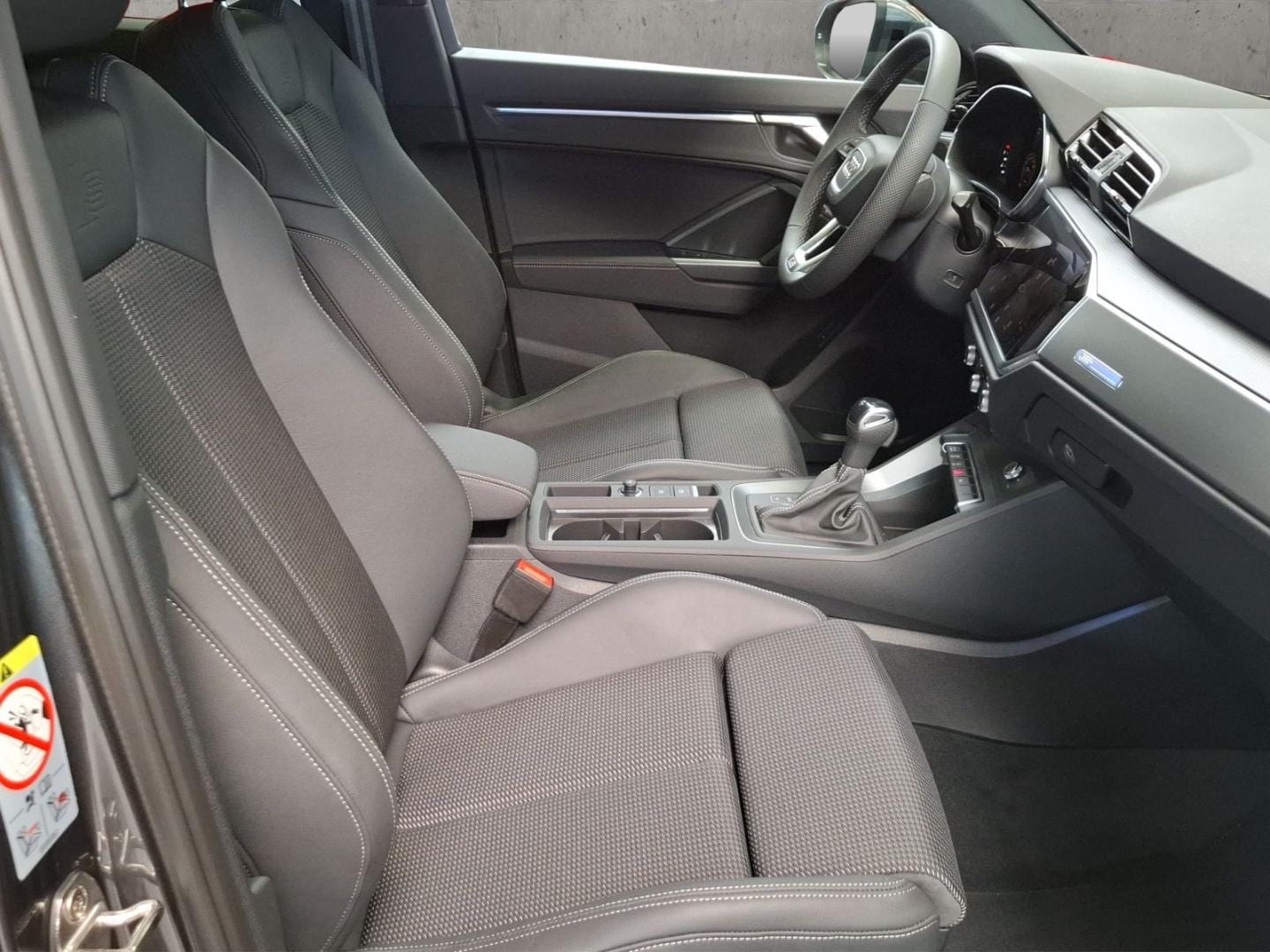 Bild über Audi Q3 S line 35 TFSI S tronic - für weitere Informationen kontaktieren Sie den Audi Partner