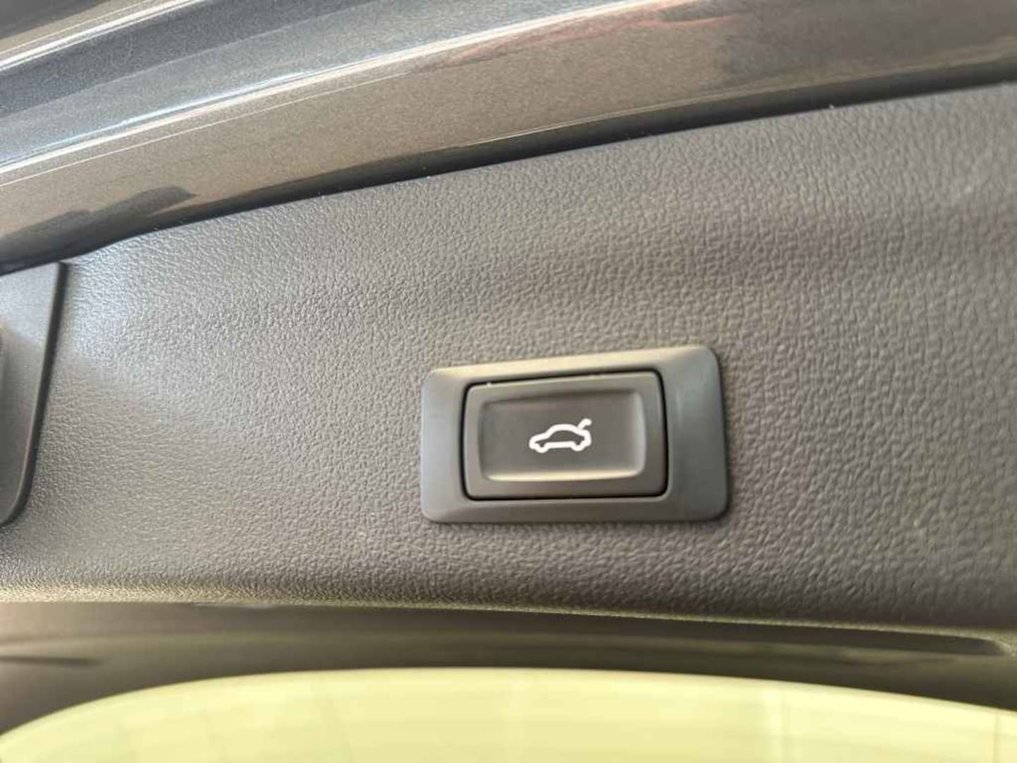 Bild über Audi A6 Avant S line 45 TFSI S tronic - für weitere Informationen kontaktieren Sie den Audi Partner