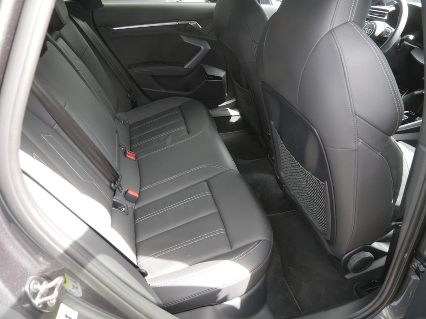 Bild über Audi S3 Sportback TFSI quattro S tronic - für weitere Informationen kontaktieren Sie den Audi Partner
