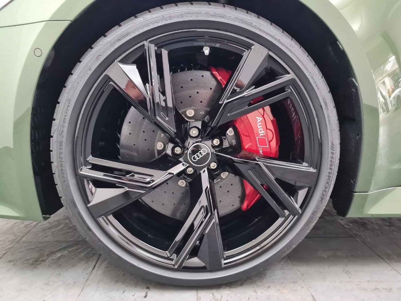 Image about Audi RS 6 Avant performance quattro tiptronic