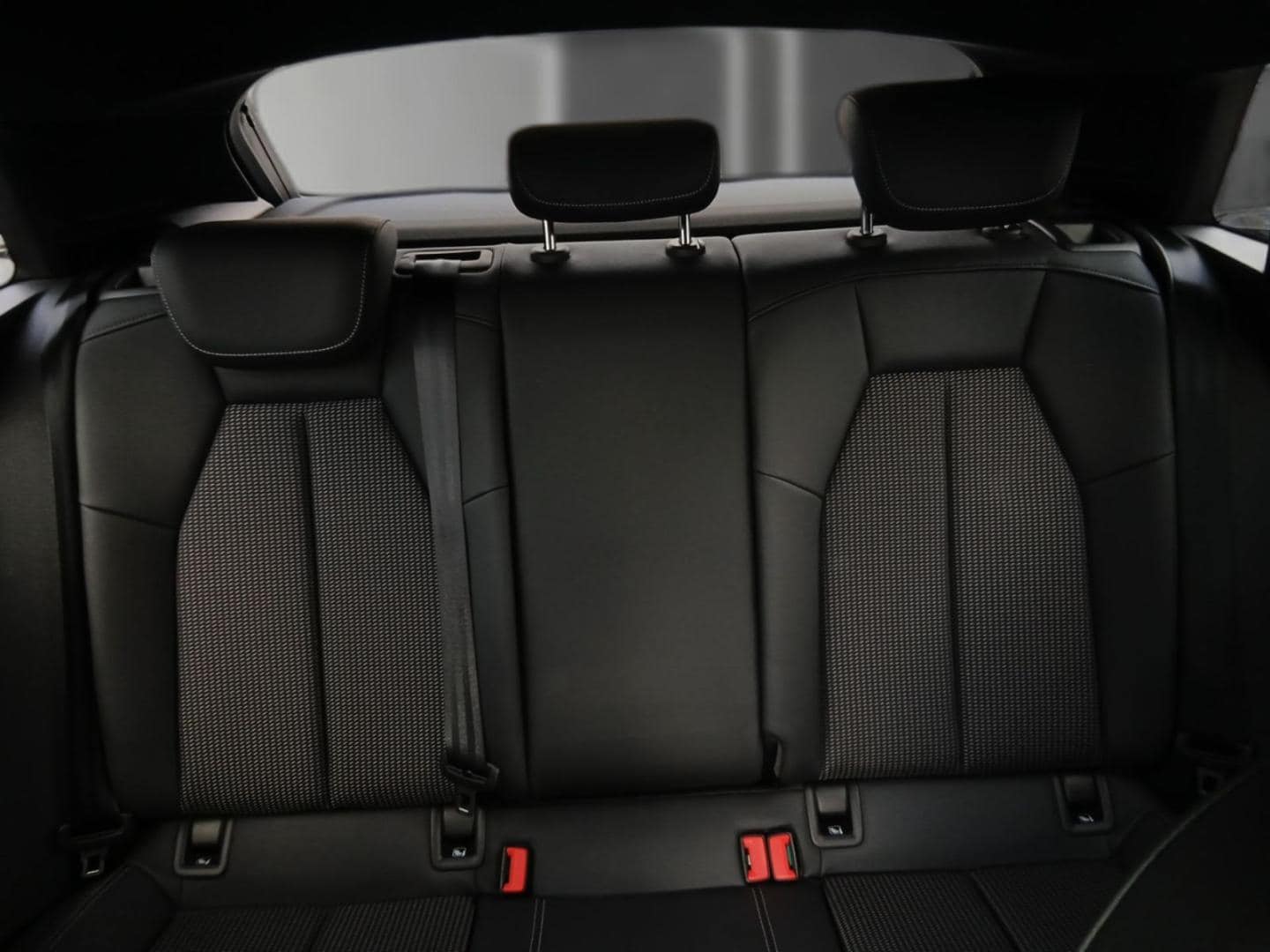 Bild über Audi S3 Sportback TFSI quattro S tronic - für weitere Informationen kontaktieren Sie den Audi Partner