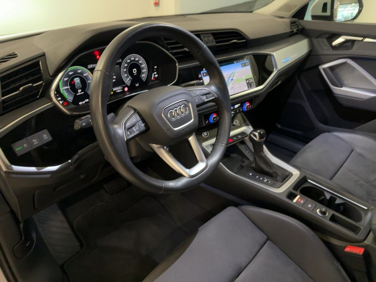 Bild über Audi Q3 TFSI e 45 TFSI e S tronic - für weitere Informationen kontaktieren Sie den Audi Partner
