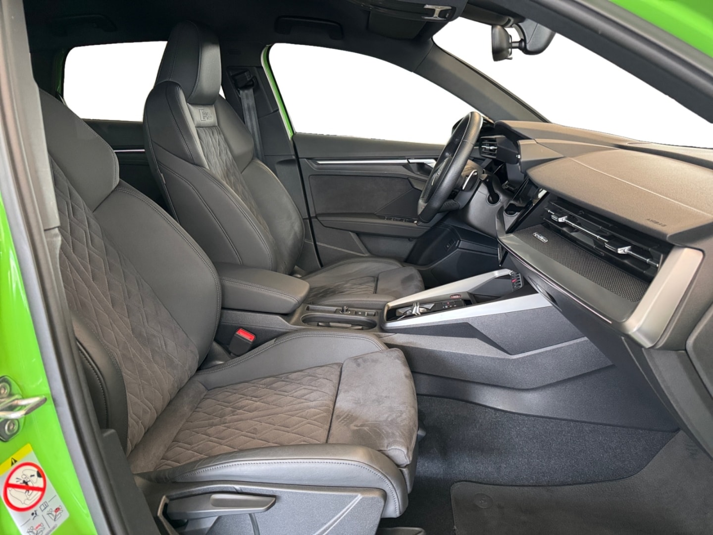 Bild über Audi RS 3 Sportback TFSI quattro S tronic - für weitere Informationen kontaktieren Sie den Audi Partner