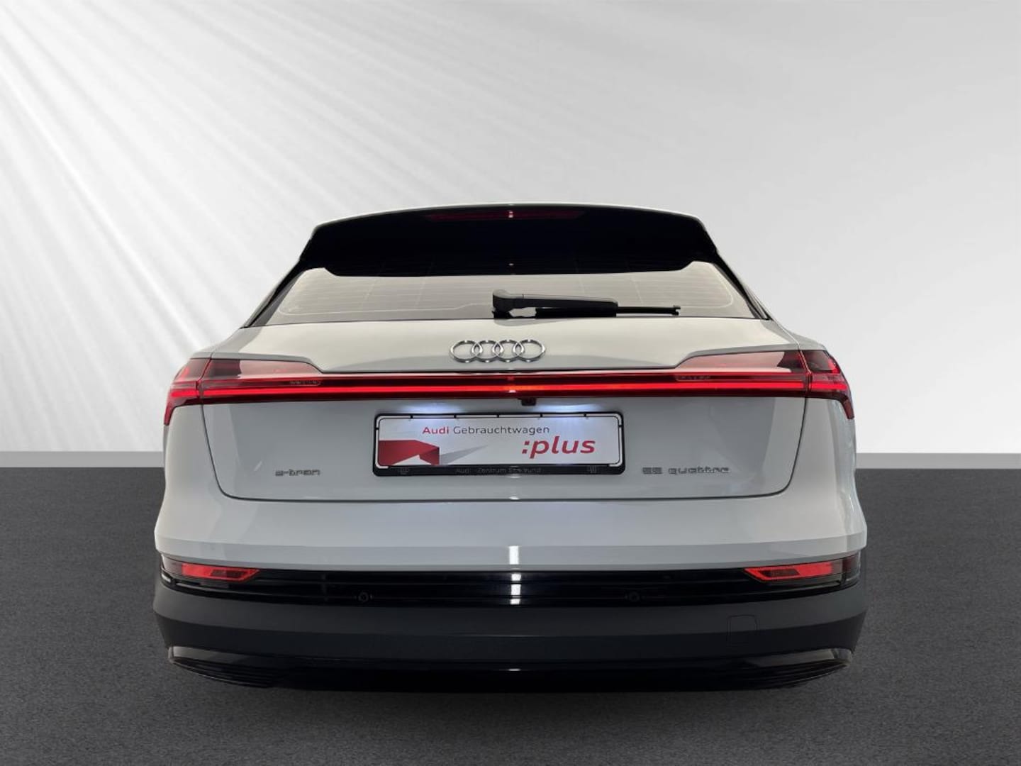 Bild über Audi e-tron 55 quattro - für weitere Informationen kontaktieren Sie den Audi Partner