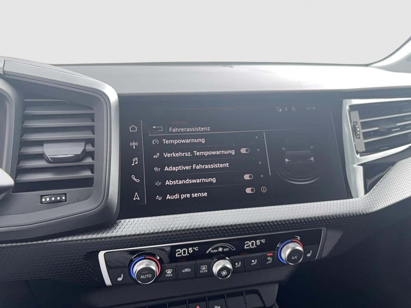 Bild über Audi A1 Sportback 25 TFSI S tronic - für weitere Informationen kontaktieren Sie den Audi Partner