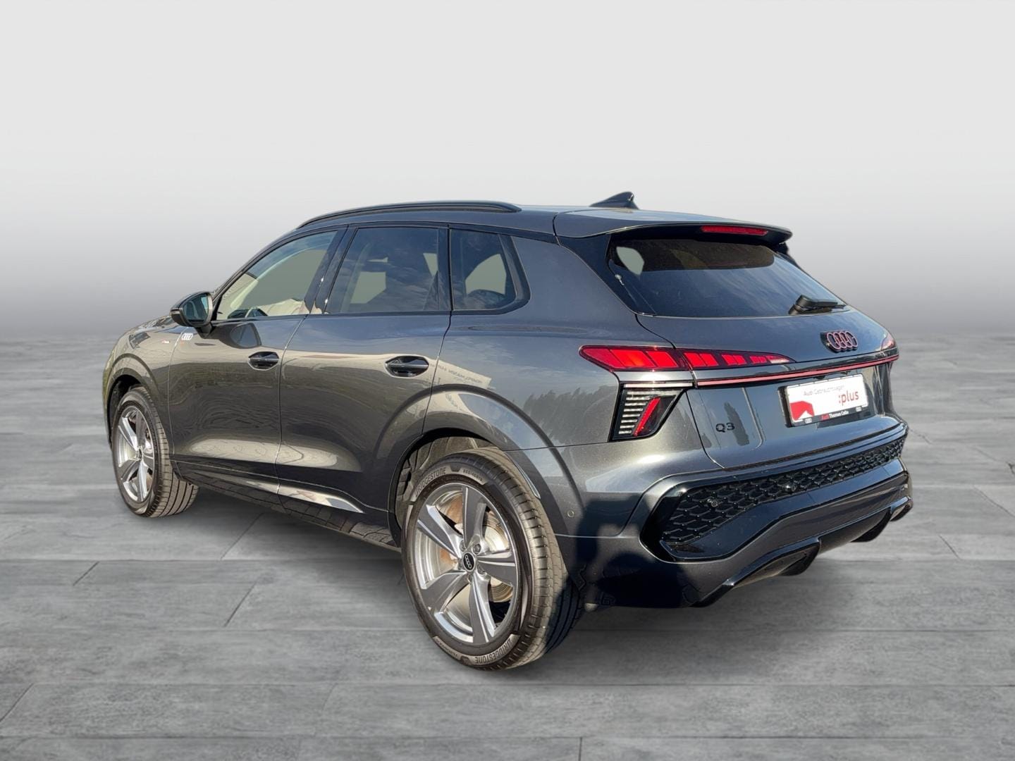 Bild über Audi Q3 SUV TFSI 110 kW S tronic - für weitere Informationen kontaktieren Sie den Audi Partner