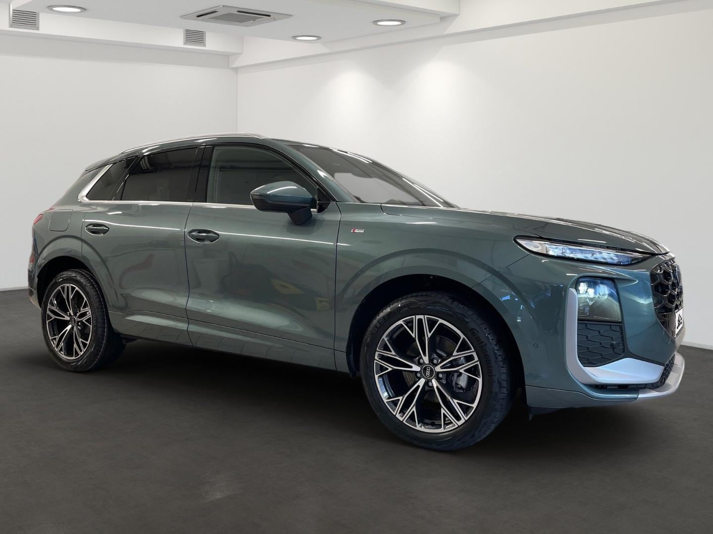 Bild über Audi Q3 SUV TFSI 110 kW S tronic - für weitere Informationen kontaktieren Sie den Audi Partner