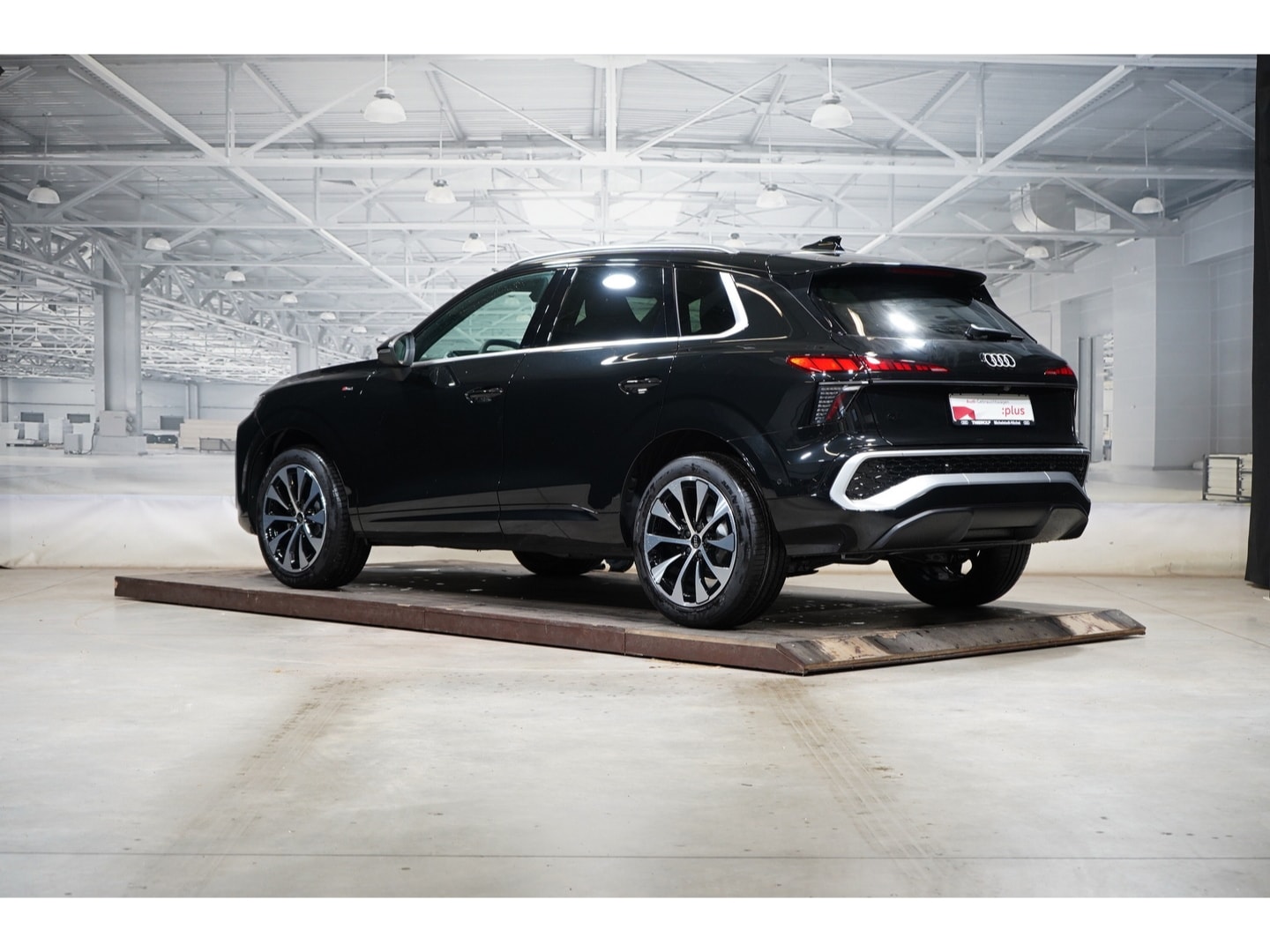 Bild über Audi Q3 SUV TFSI 110 kW S tronic - für weitere Informationen kontaktieren Sie den Audi Partner