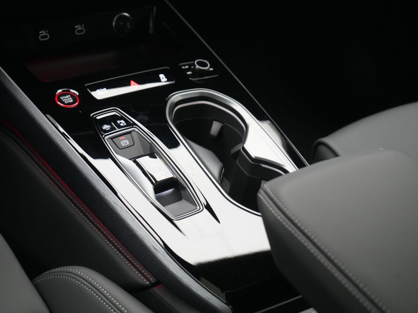 Bild über Audi A6 Avant TDI quattro 150 kW S tronic - für weitere Informationen kontaktieren Sie den Audi Partner