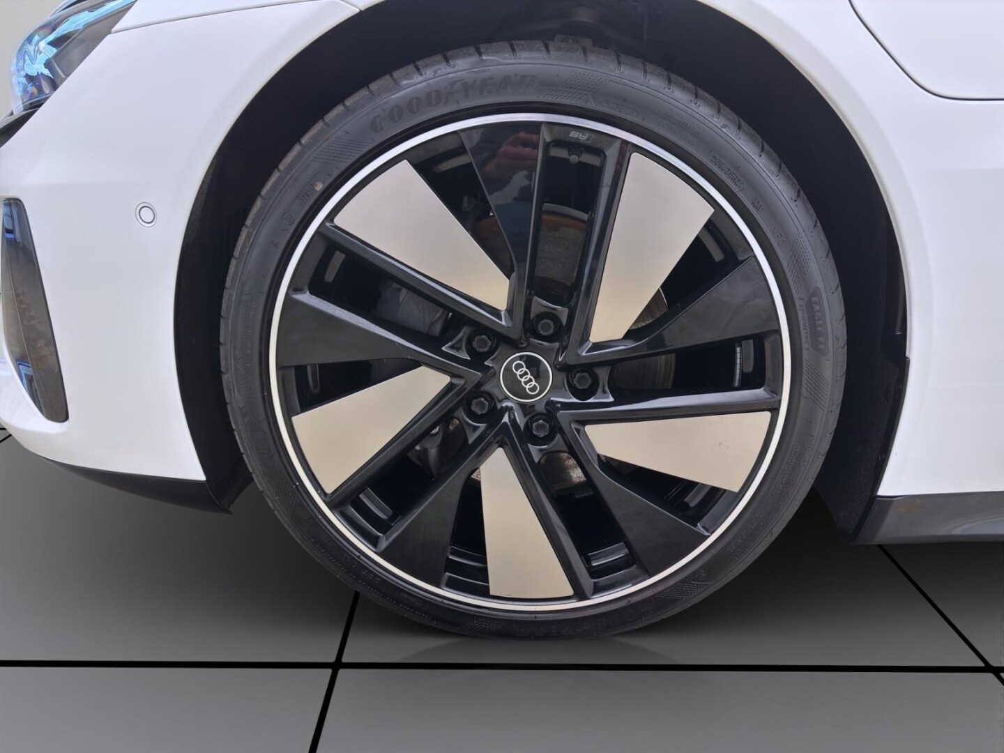 Image about Audi e-tron GT e-tron quattro