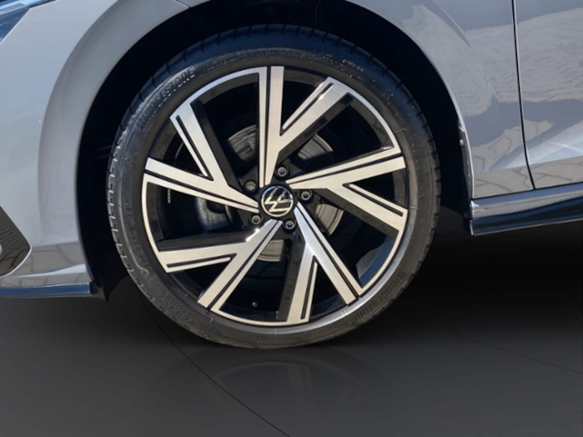 Volkswagen Golf Variant R-Line