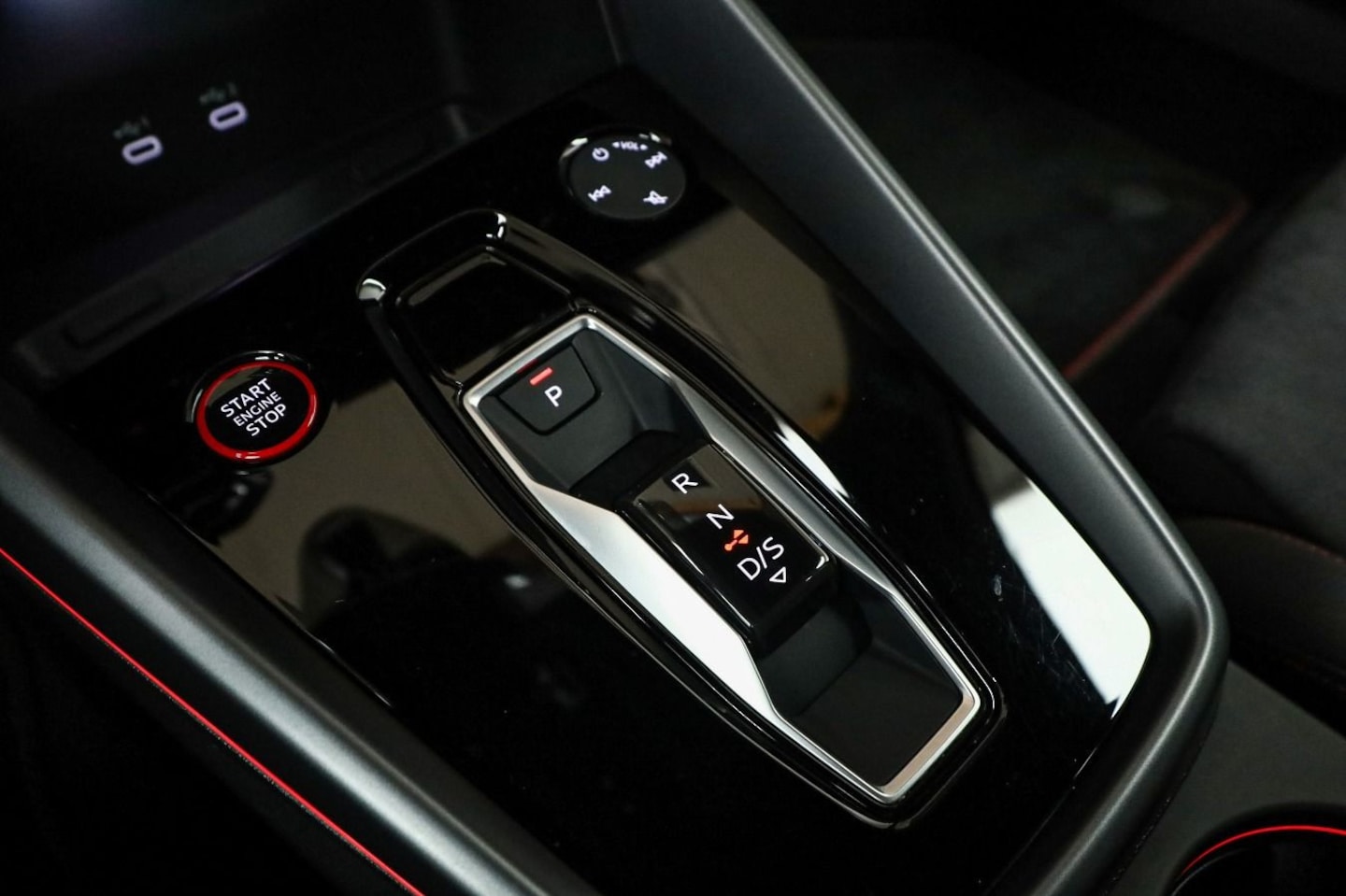 Bild über Audi S3 Limousine TFSI quattro S tronic - für weitere Informationen kontaktieren Sie den Audi Partner