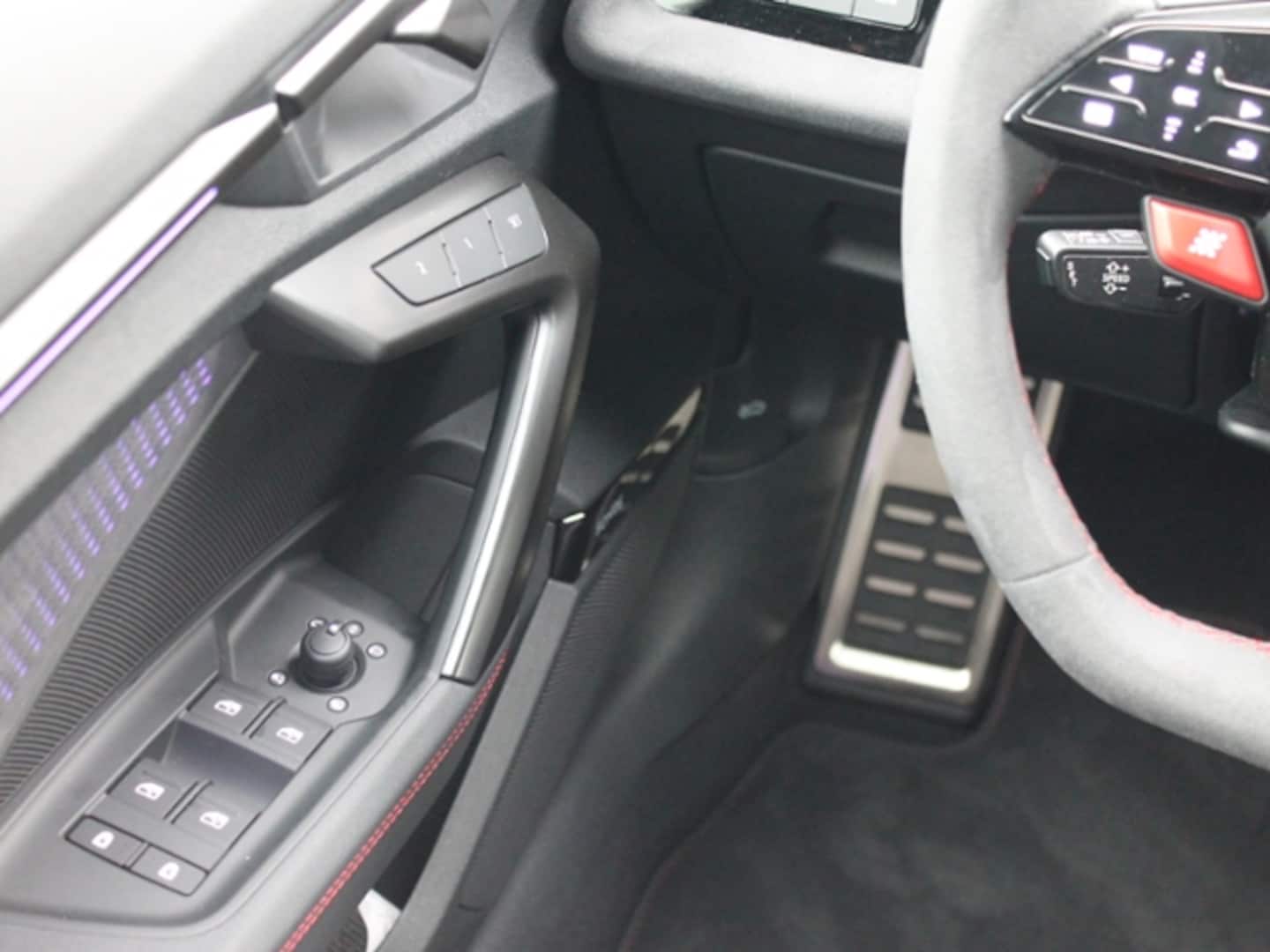 Bild über Audi RS 3 Sportback TFSI quattro S tronic - für weitere Informationen kontaktieren Sie den Audi Partner
