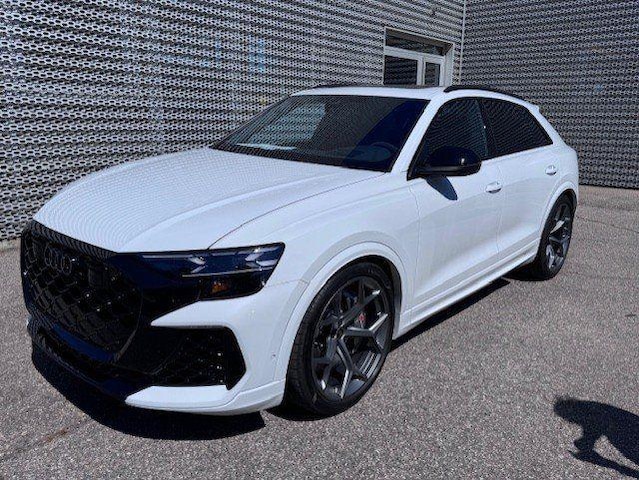 2025 Audi RS Q8 SUV performance