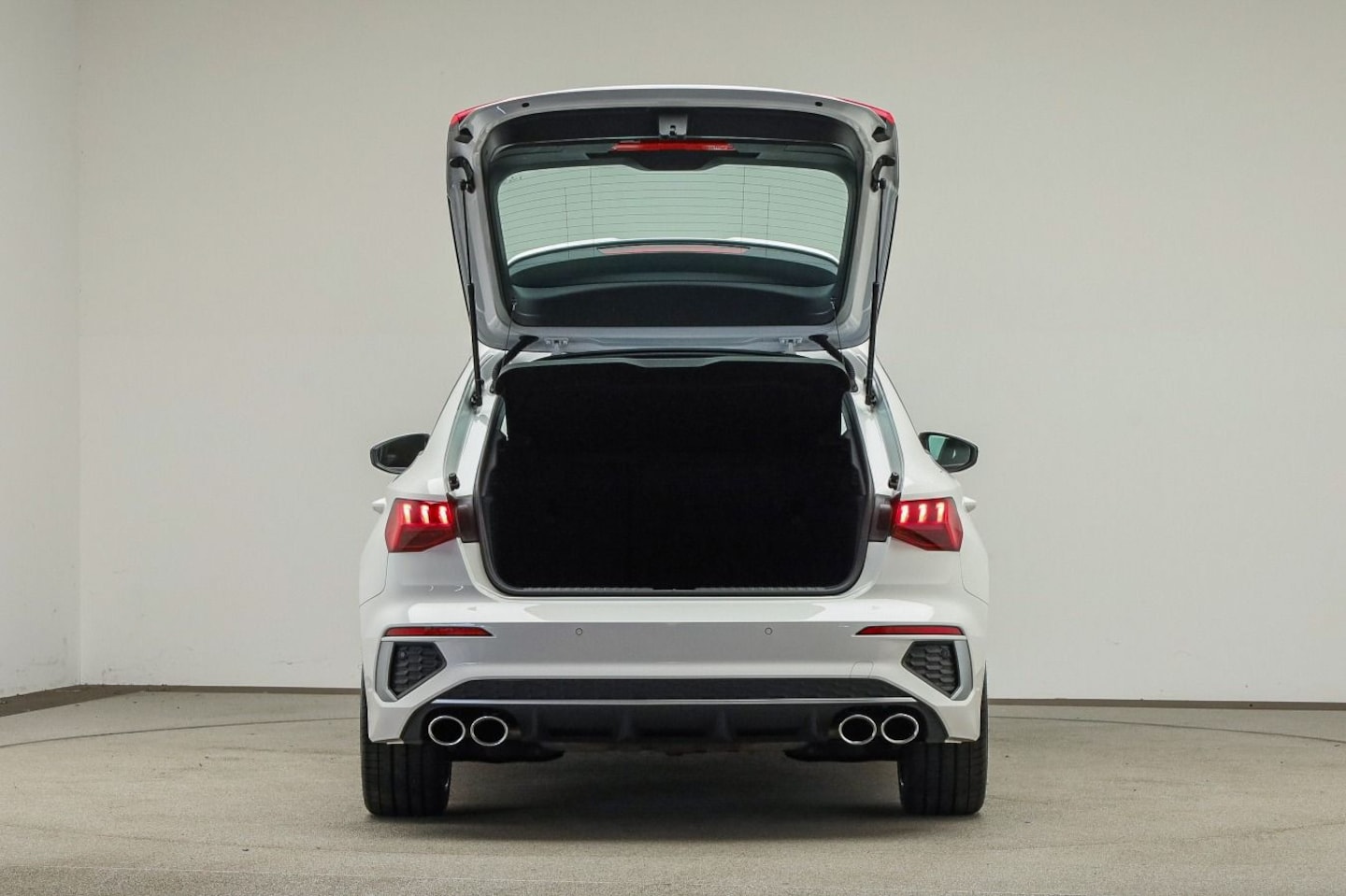 Bild über Audi S3 Sportback TFSI quattro S tronic - für weitere Informationen kontaktieren Sie den Audi Partner