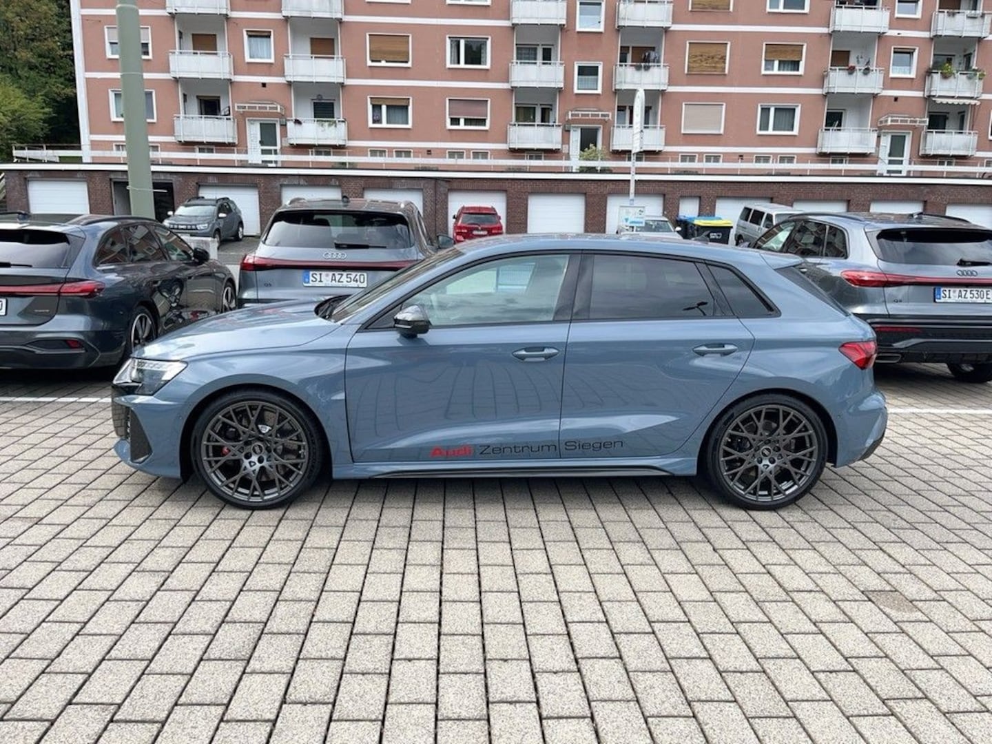 Bild über Audi RS 3 Sportback TFSI quattro S tronic - für weitere Informationen kontaktieren Sie den Audi Partner