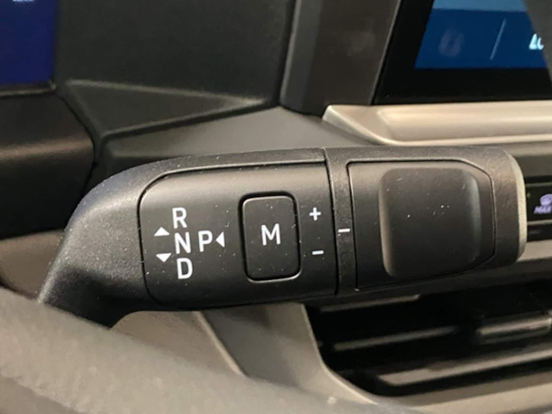 Volkswagen Transporter Kombi langer Radstand