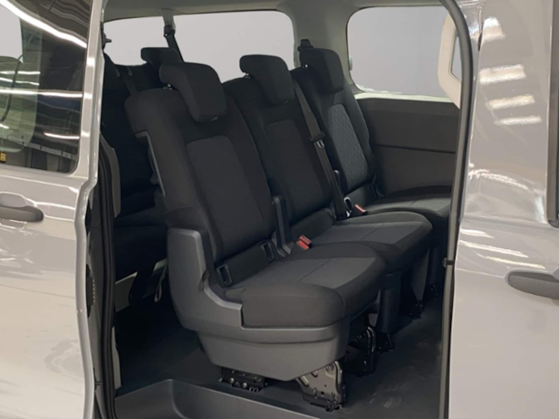 Volkswagen Transporter Kombi langer Radstand
