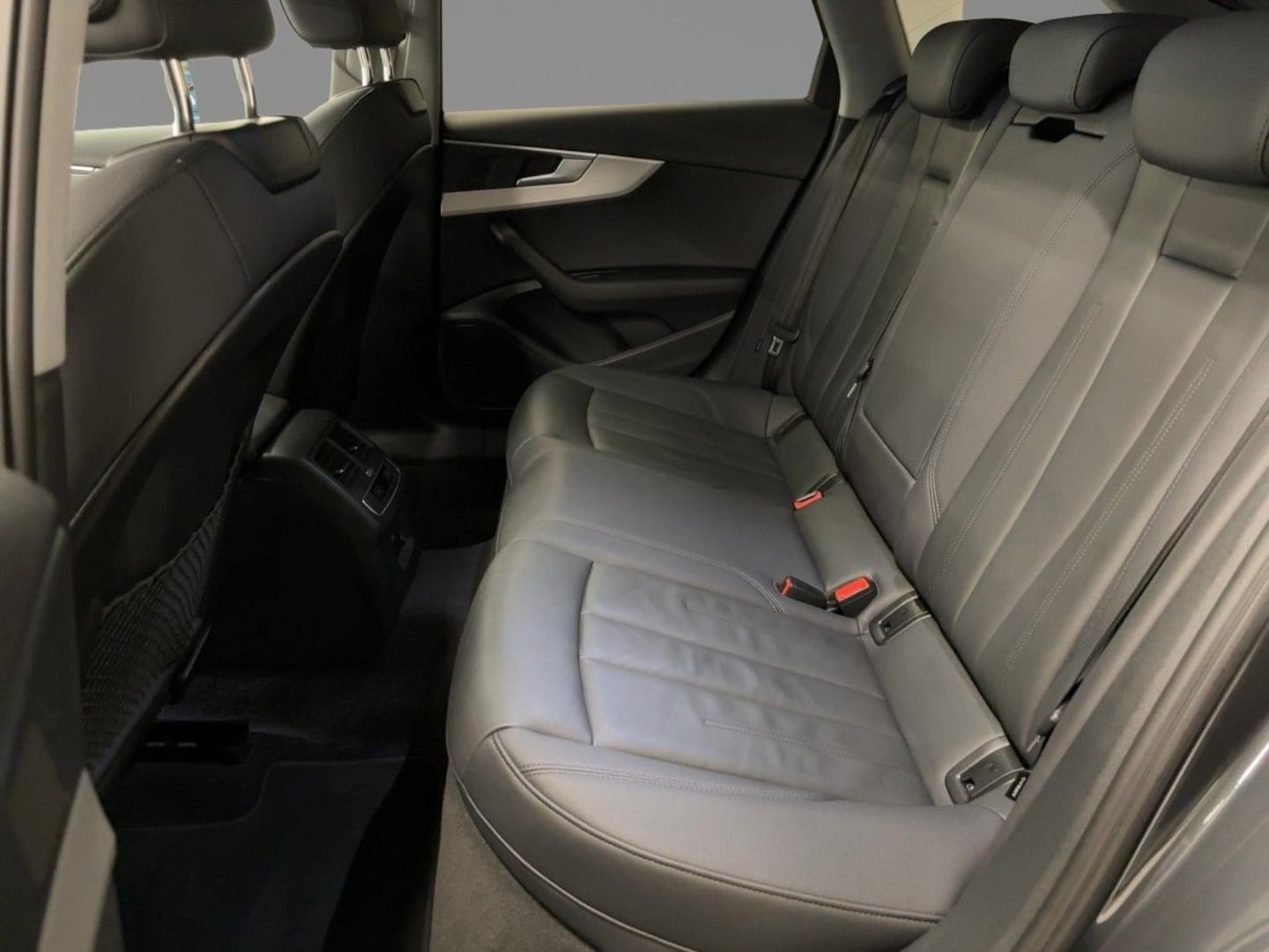 Bild über Audi A4 Avant advanced 35 TFSI S tronic - für weitere Informationen kontaktieren Sie den Audi Partner