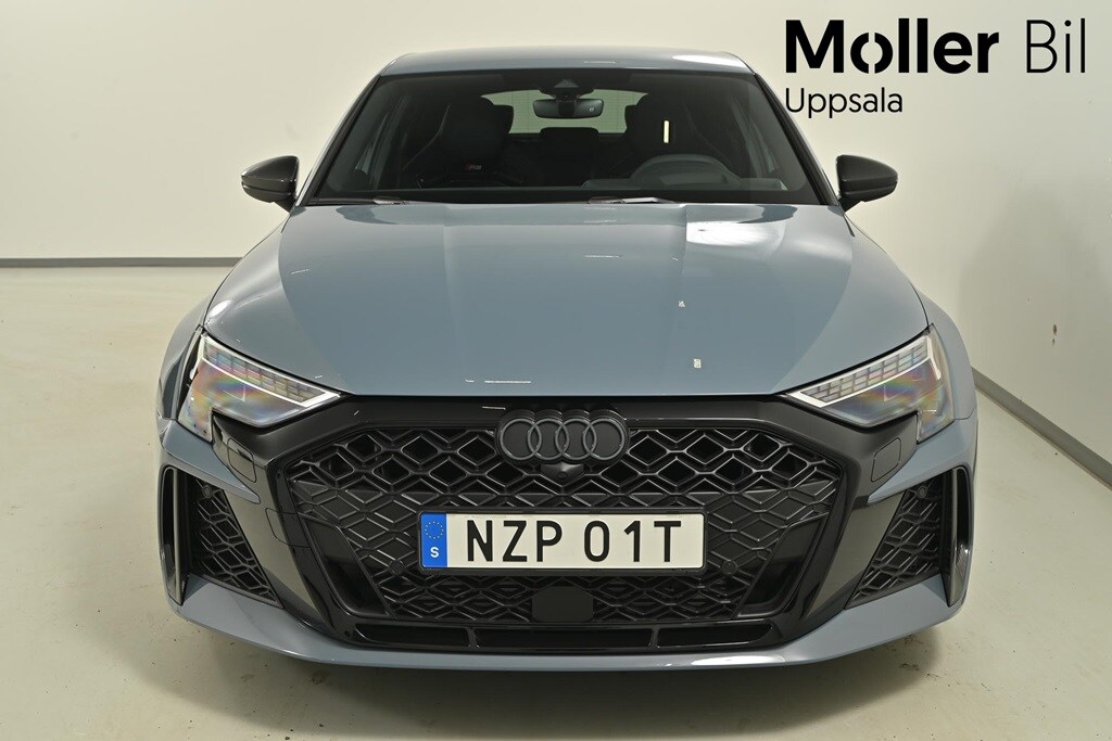 Bild som visar&nbsp;Audi RS 3 Sportback&nbsp;RS 3 Sportback 400 hk S tronic - för mer information kontakta din Audi Partner